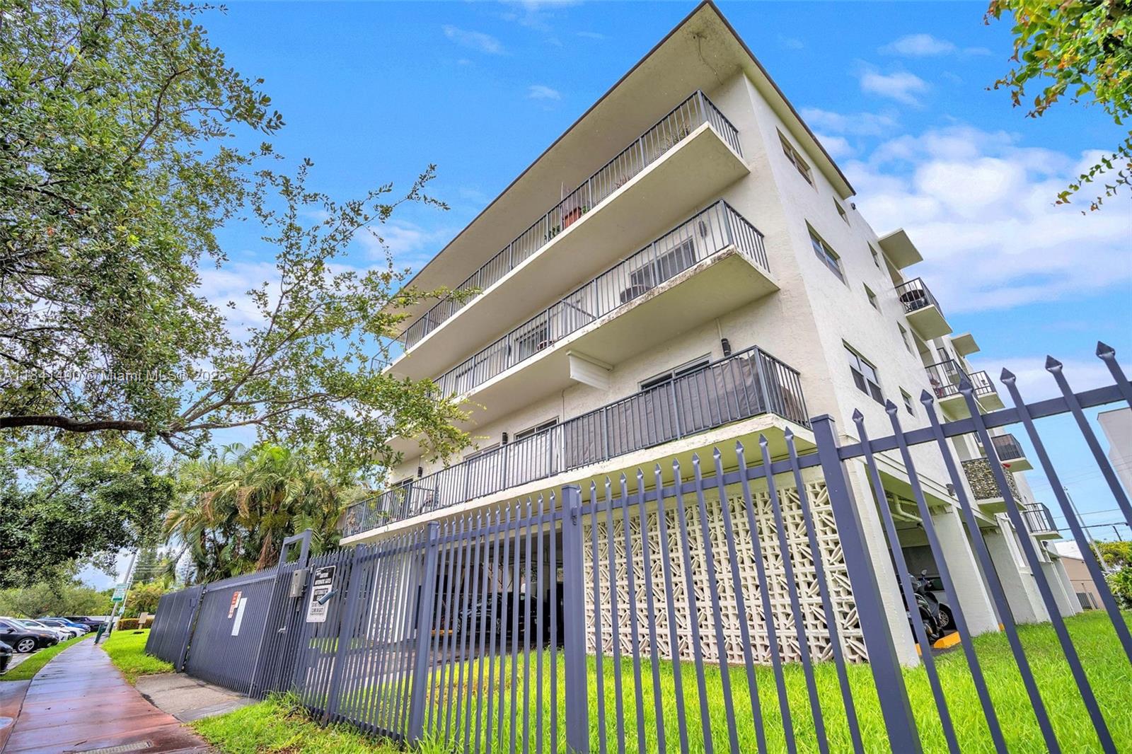 1960 Marseille Dr #304, Miami Beach, Florida image 9