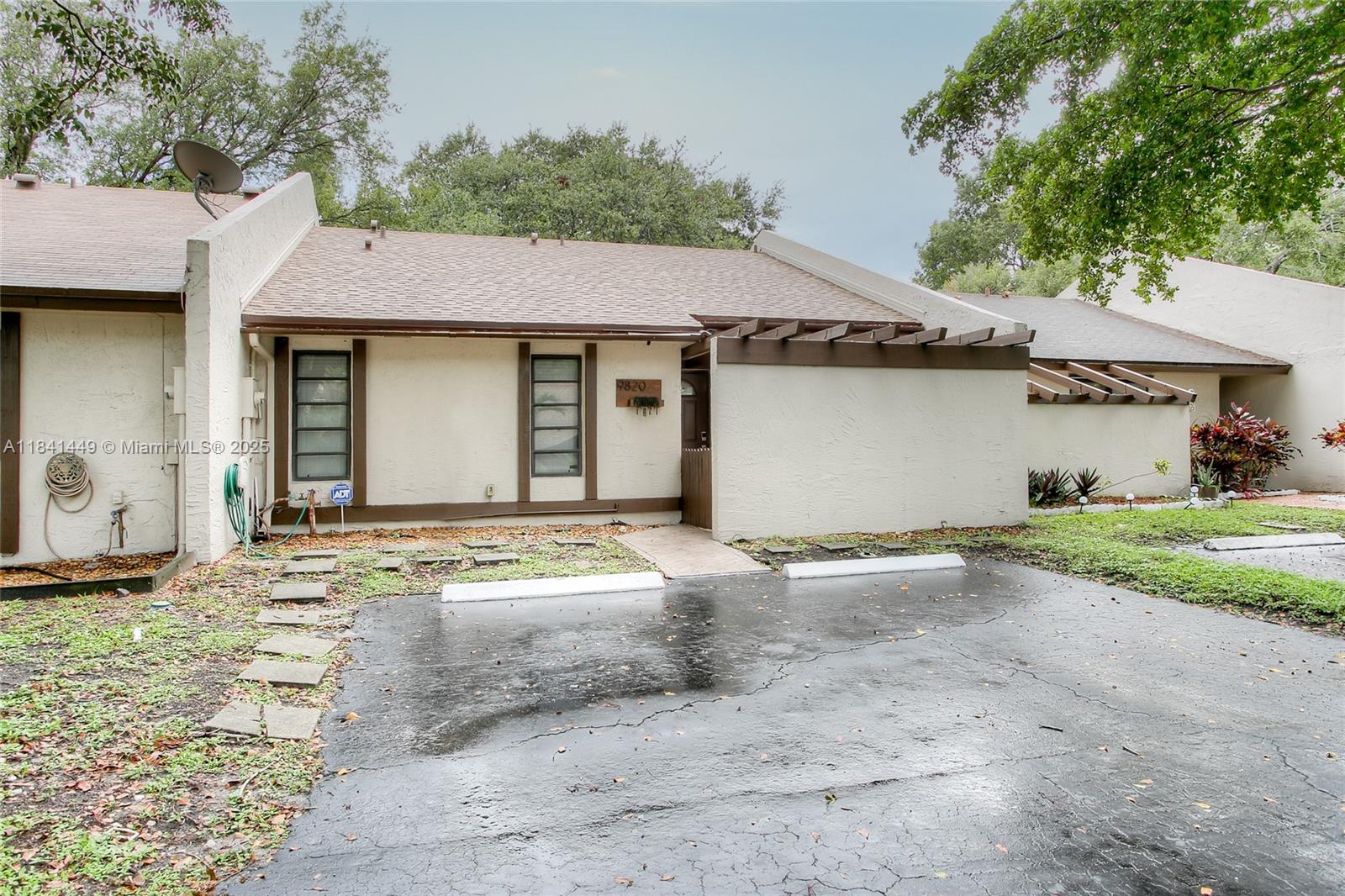 9820 NW 15th Ct, Pembroke Pines, Florida image 1