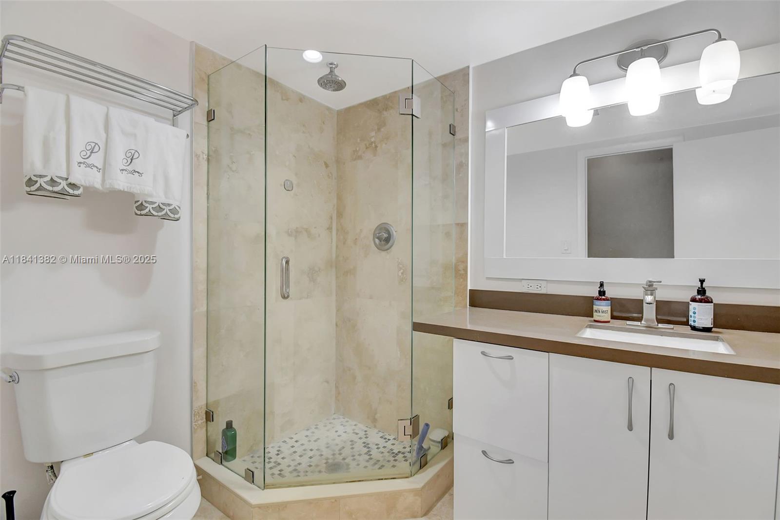 800 NE 195th St #212, Miami, Florida image 10