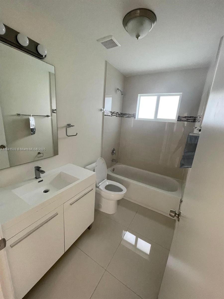 2121 NW 72nd St, Golden Beach, Florida image 4