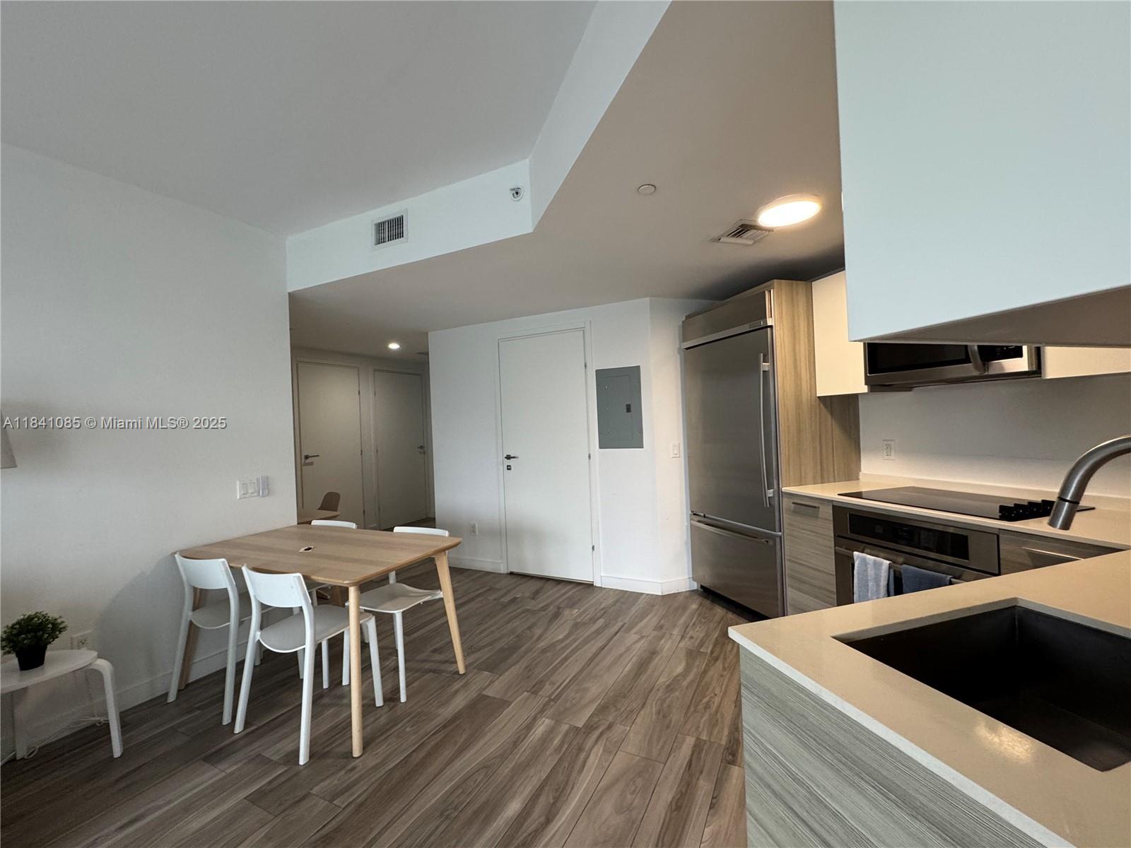 1300 Brickell Bay Dr #3301, Miami, Florida image 18