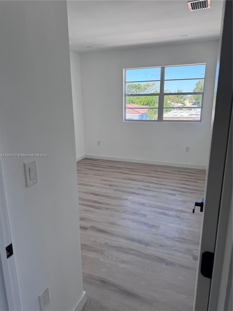 950 79th Ter, Miami Beach, Florida image 4