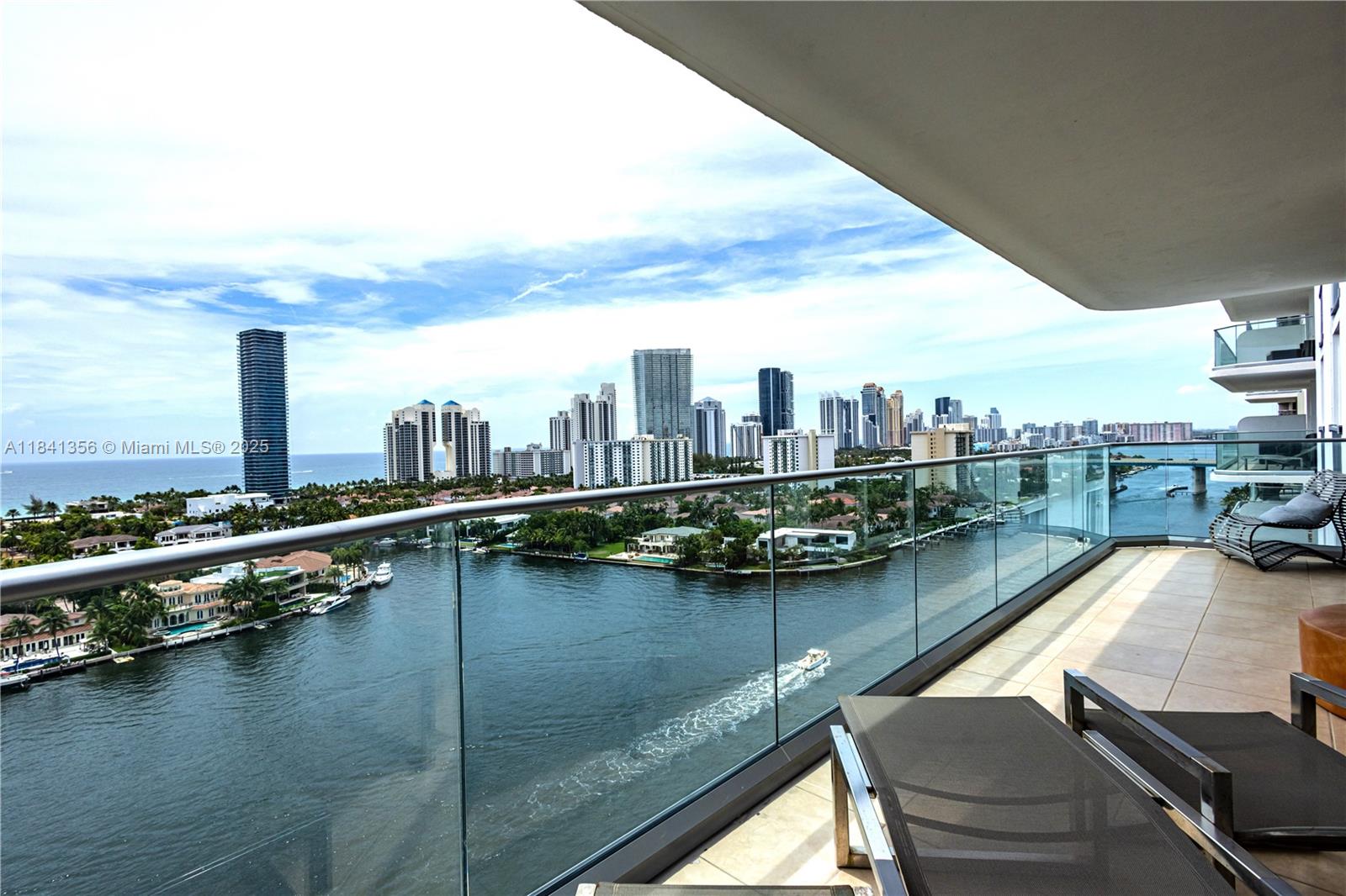 19707 Turnberry Way #18J, Aventura, Florida image 2