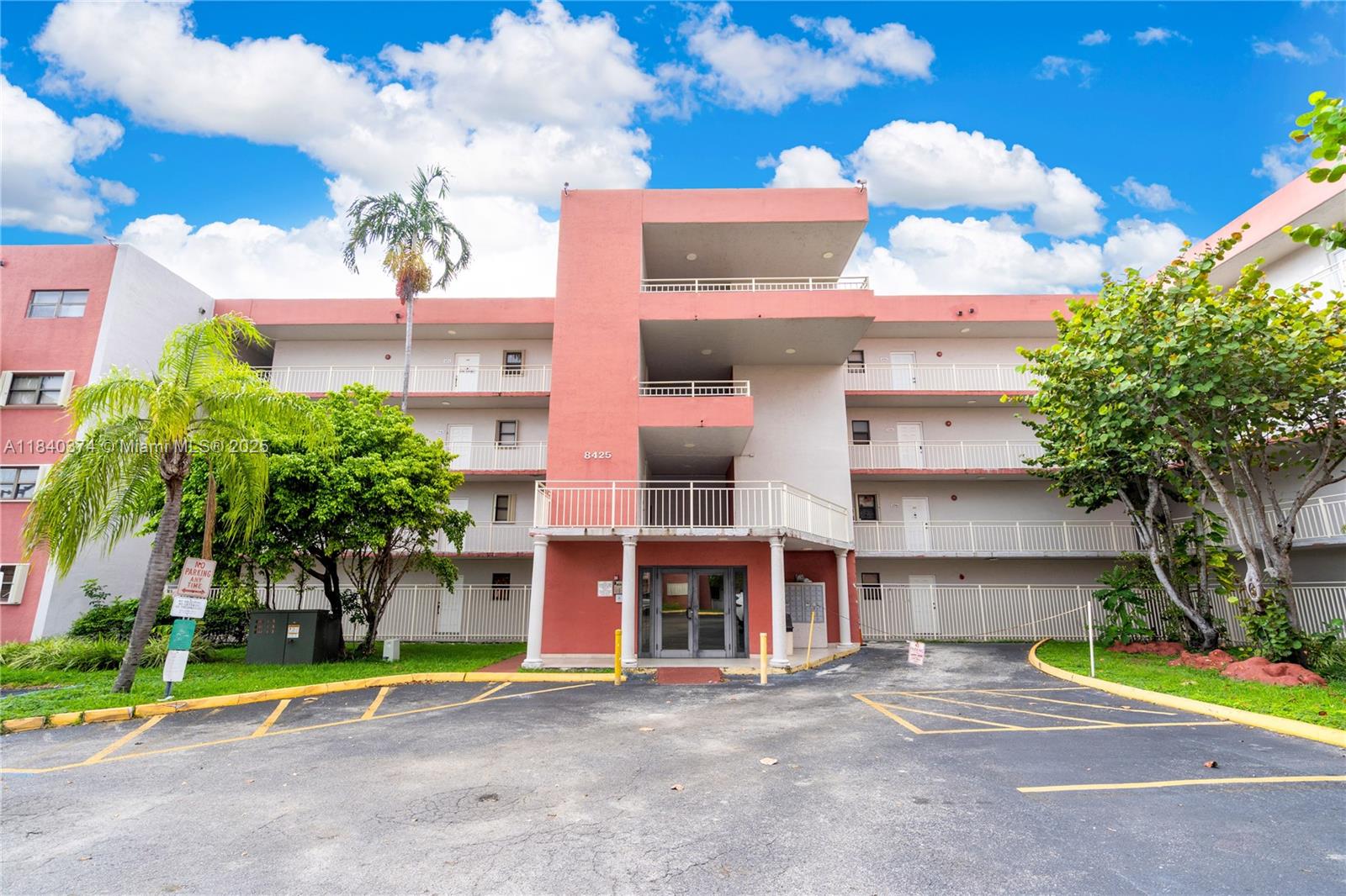 8425 NW 8th St #304, Miami, Florida image 1