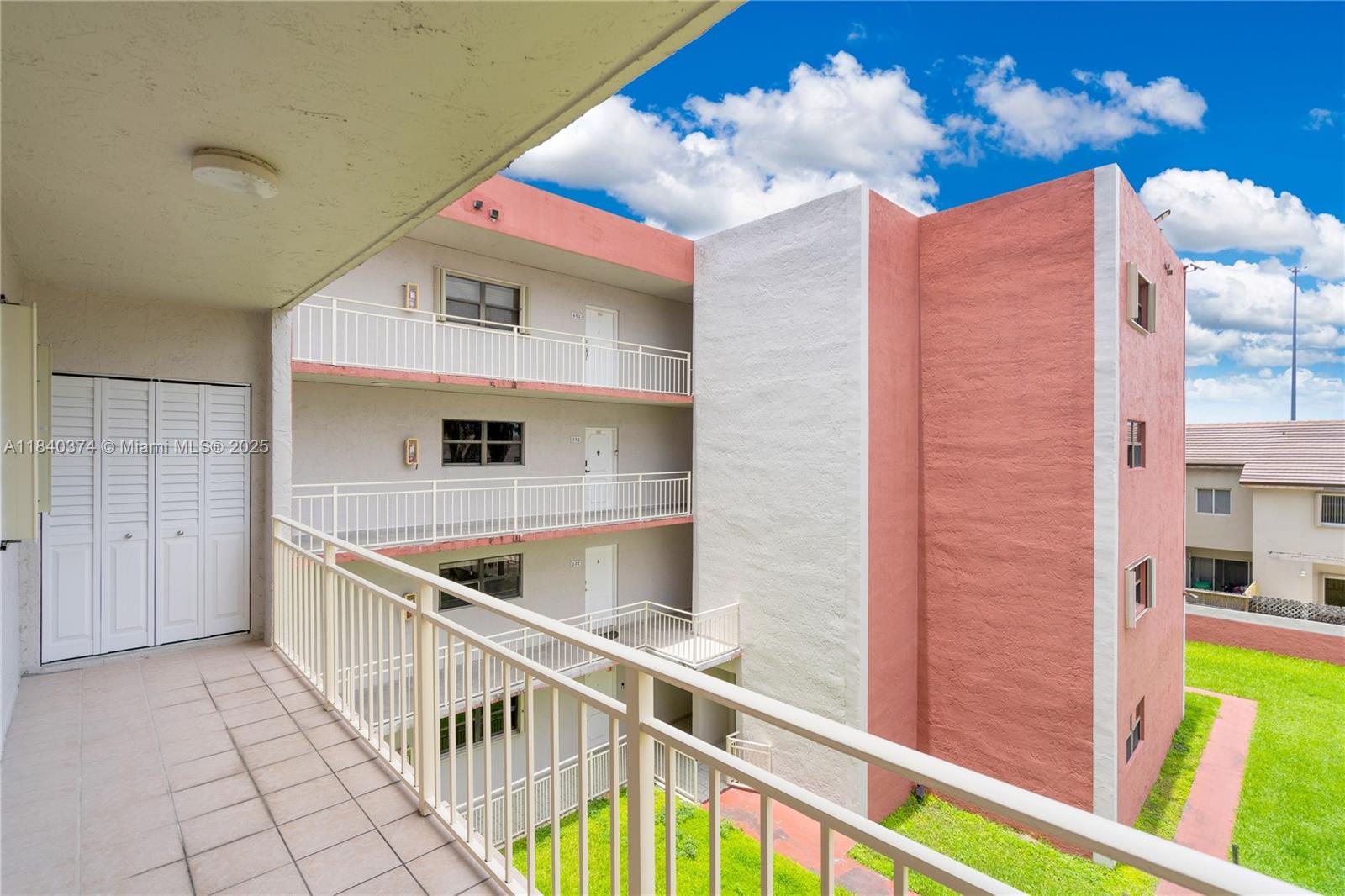 8425 NW 8th St #304, Miami, Florida image 11