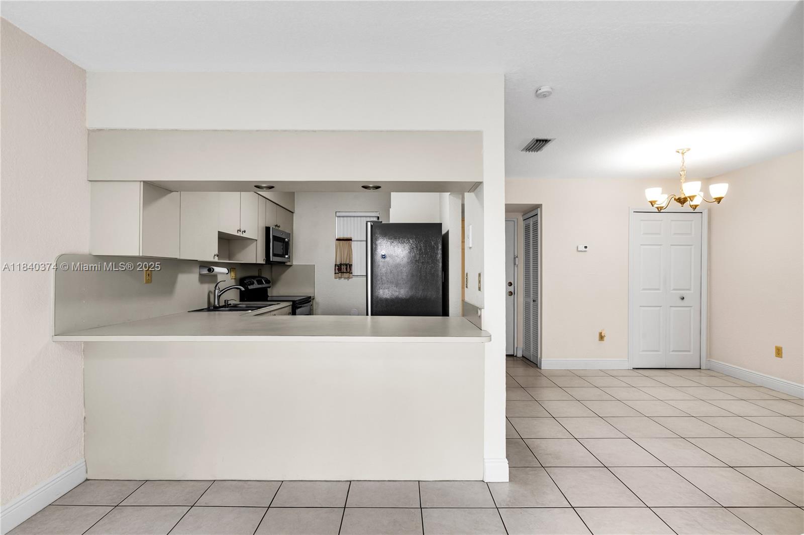 8425 NW 8th St #304, Miami, Florida image 15