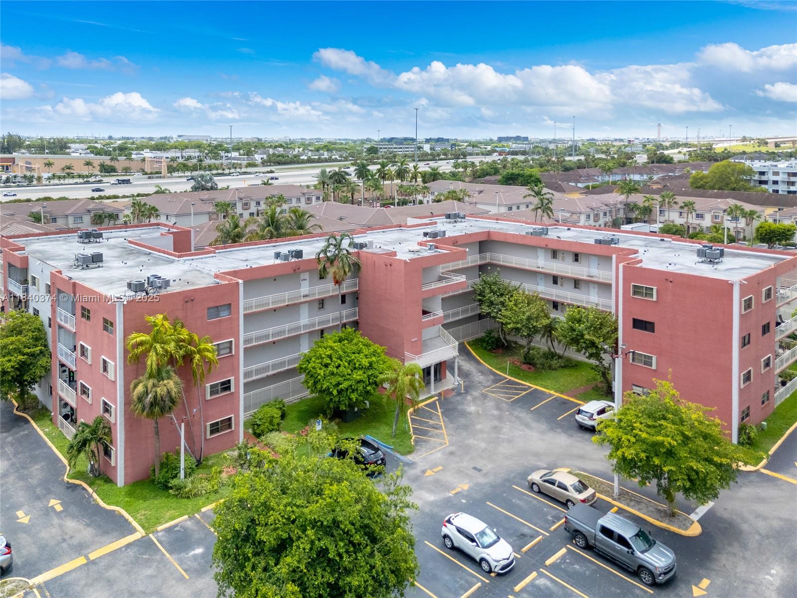 8425 NW 8th St #304, Miami, Florida image 2