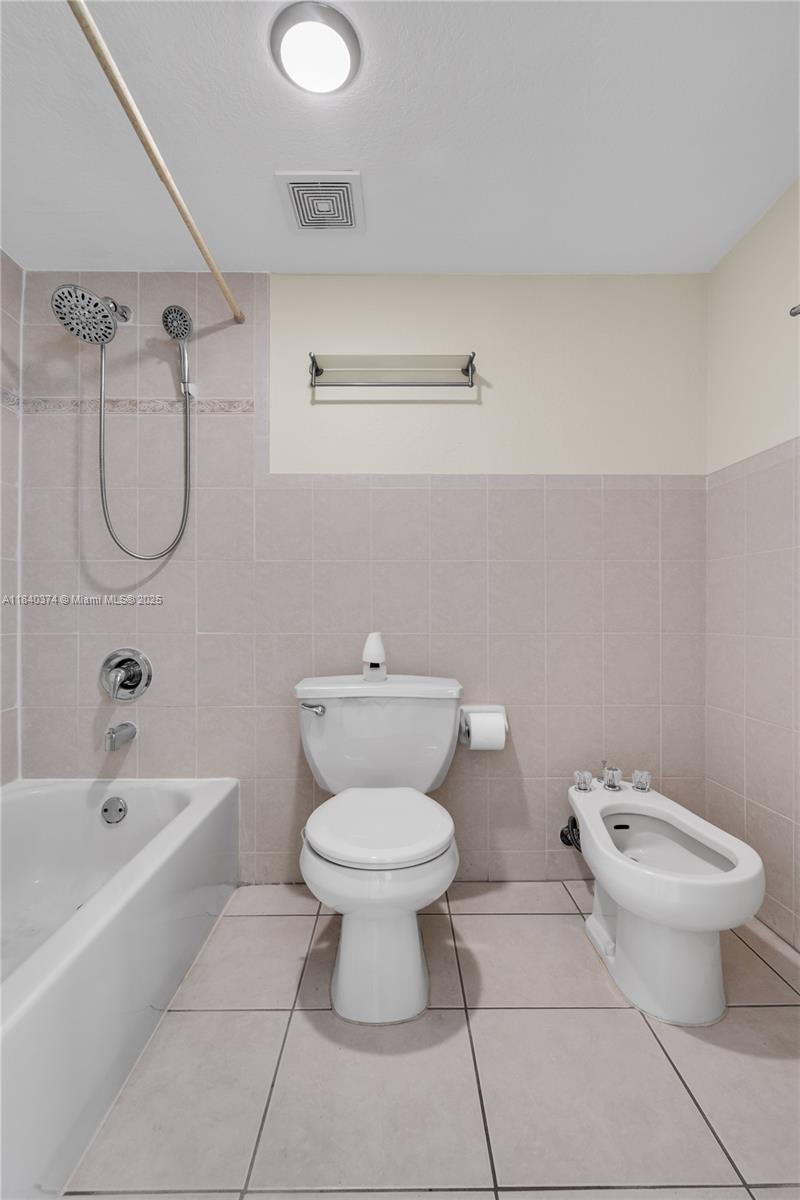 8425 NW 8th St #304, Miami, Florida image 23
