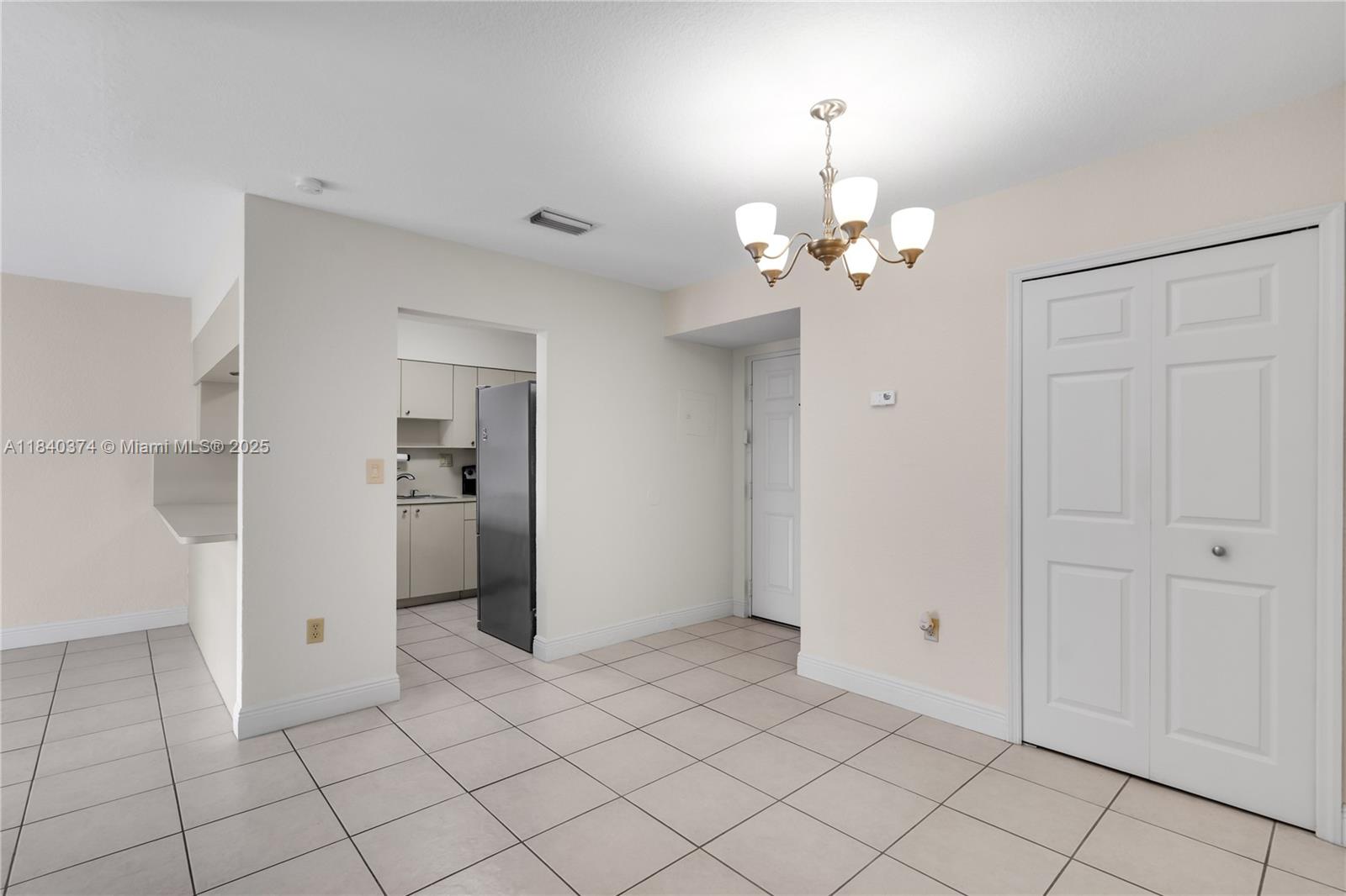 8425 NW 8th St #304, Miami, Florida image 3