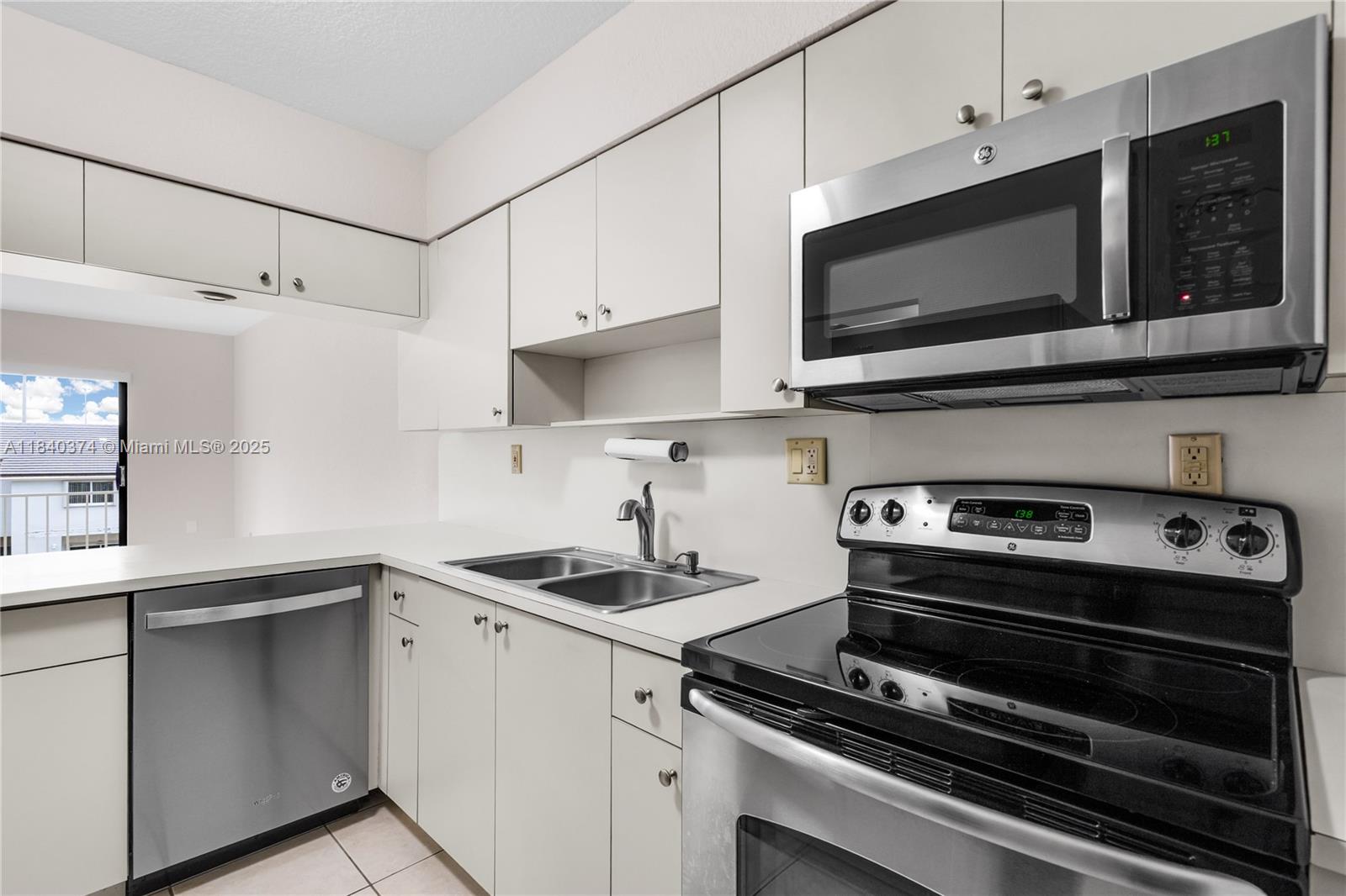 8425 NW 8th St #304, Miami, Florida image 6