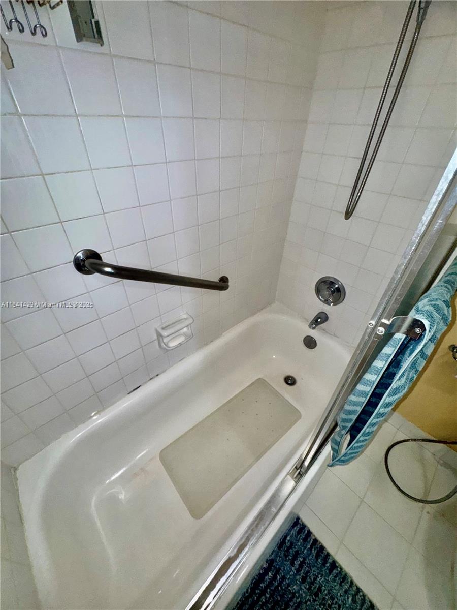 Residential, Aventura, Florida image 13