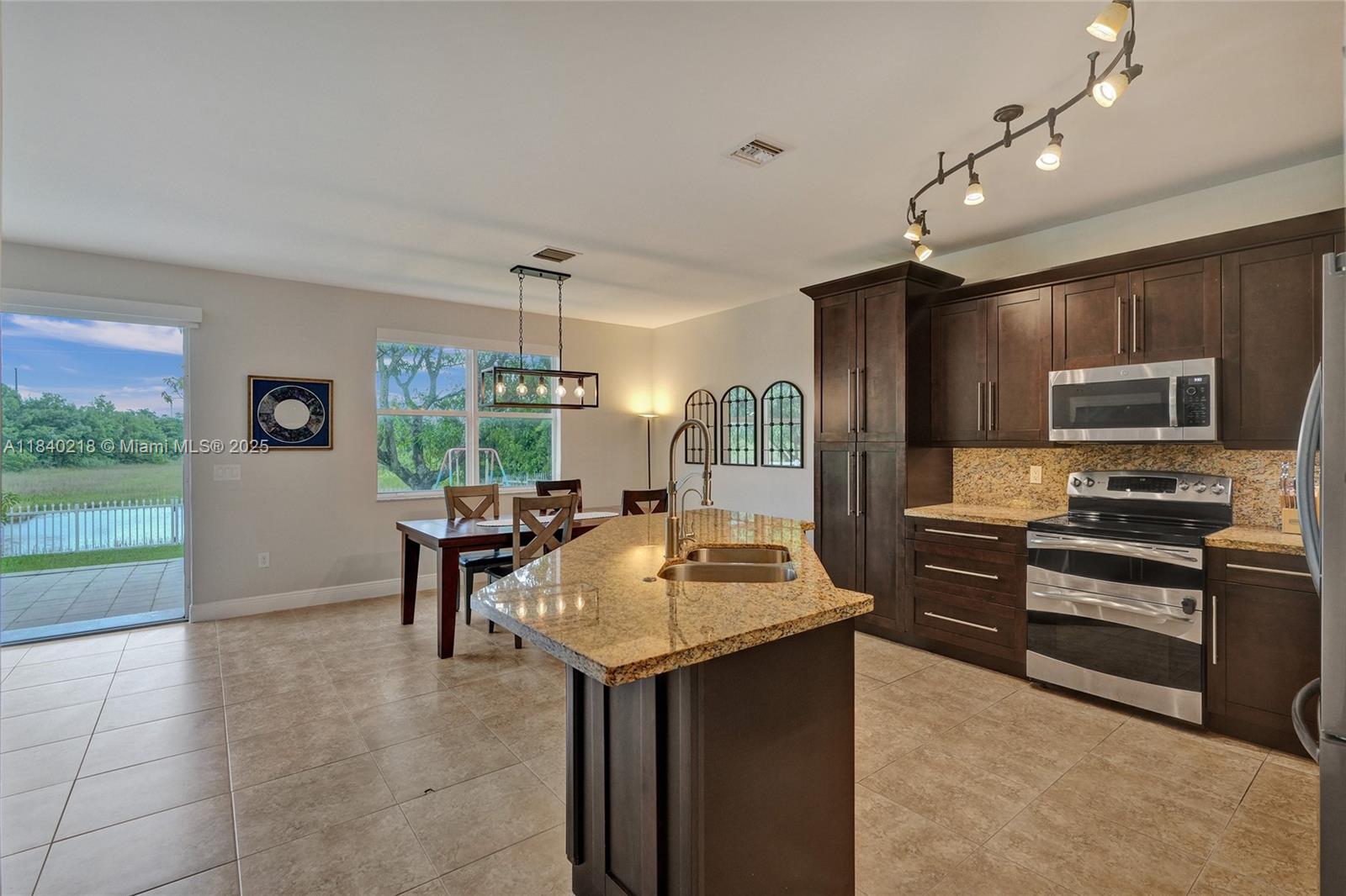 5061 SW 155th Ave, Miramar, Florida image 6