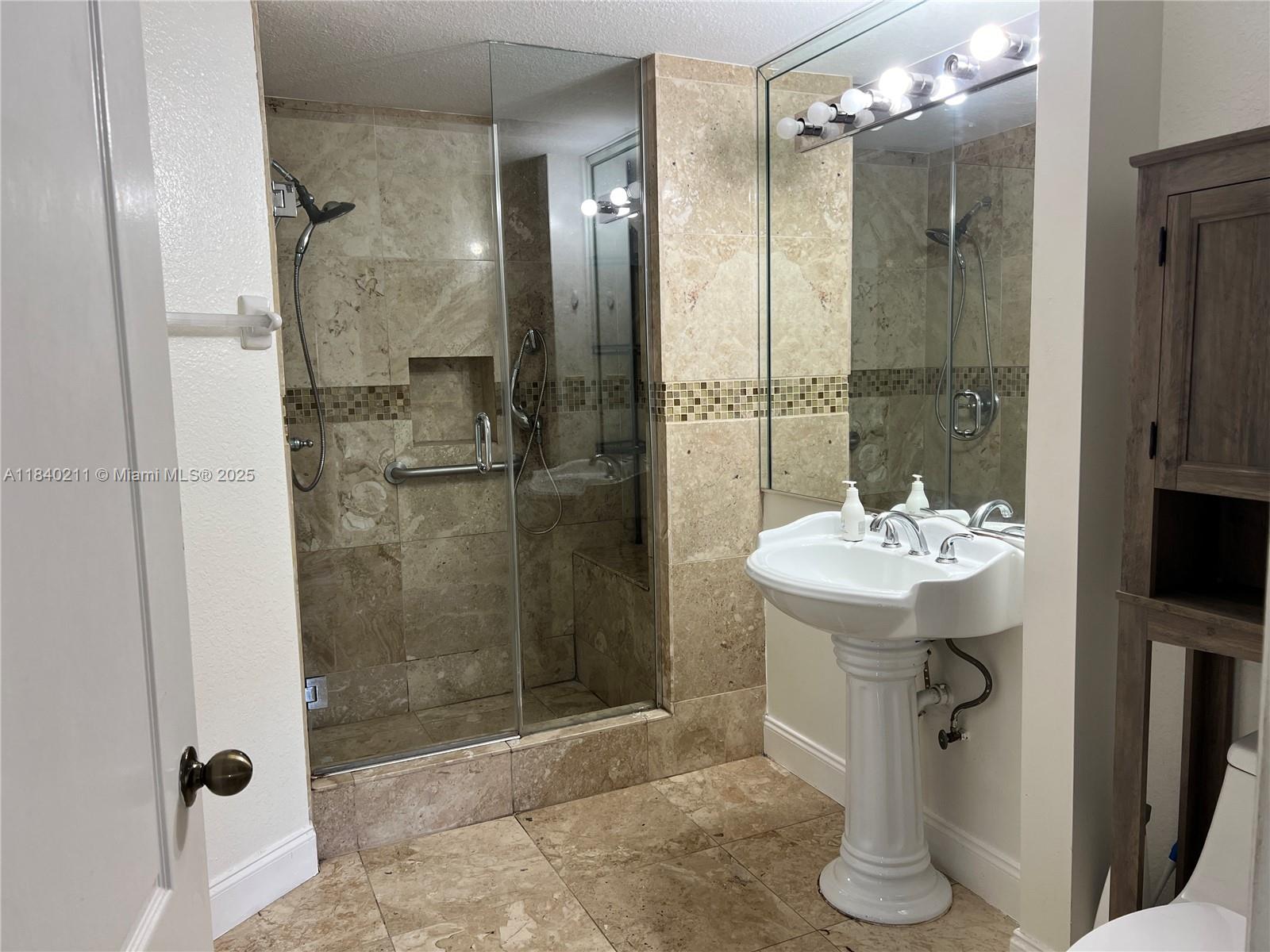 17425 NW 75th Pl #105, Hialeah, Florida image 8
