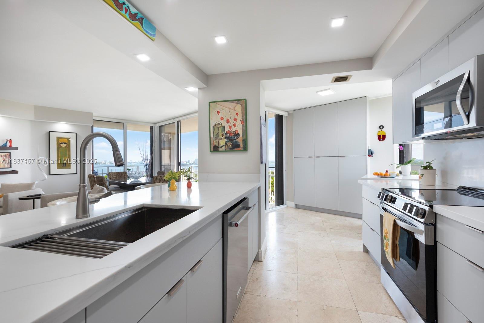 2000 Towerside Ter #1512, Miami, Florida image 14