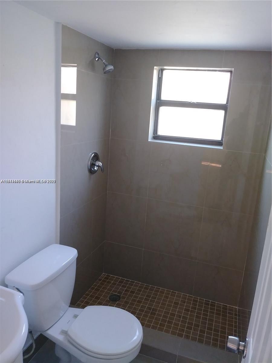 2740 W 62nd Pl #202, Hialeah, Florida image 6