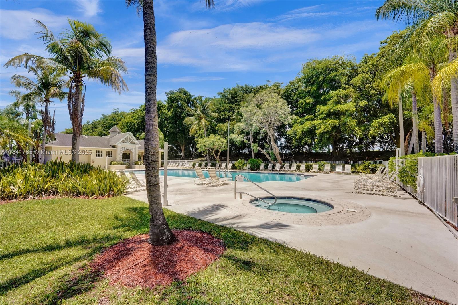 7858 Dixie Beach Cir #7858, Tamarac, Florida image 2