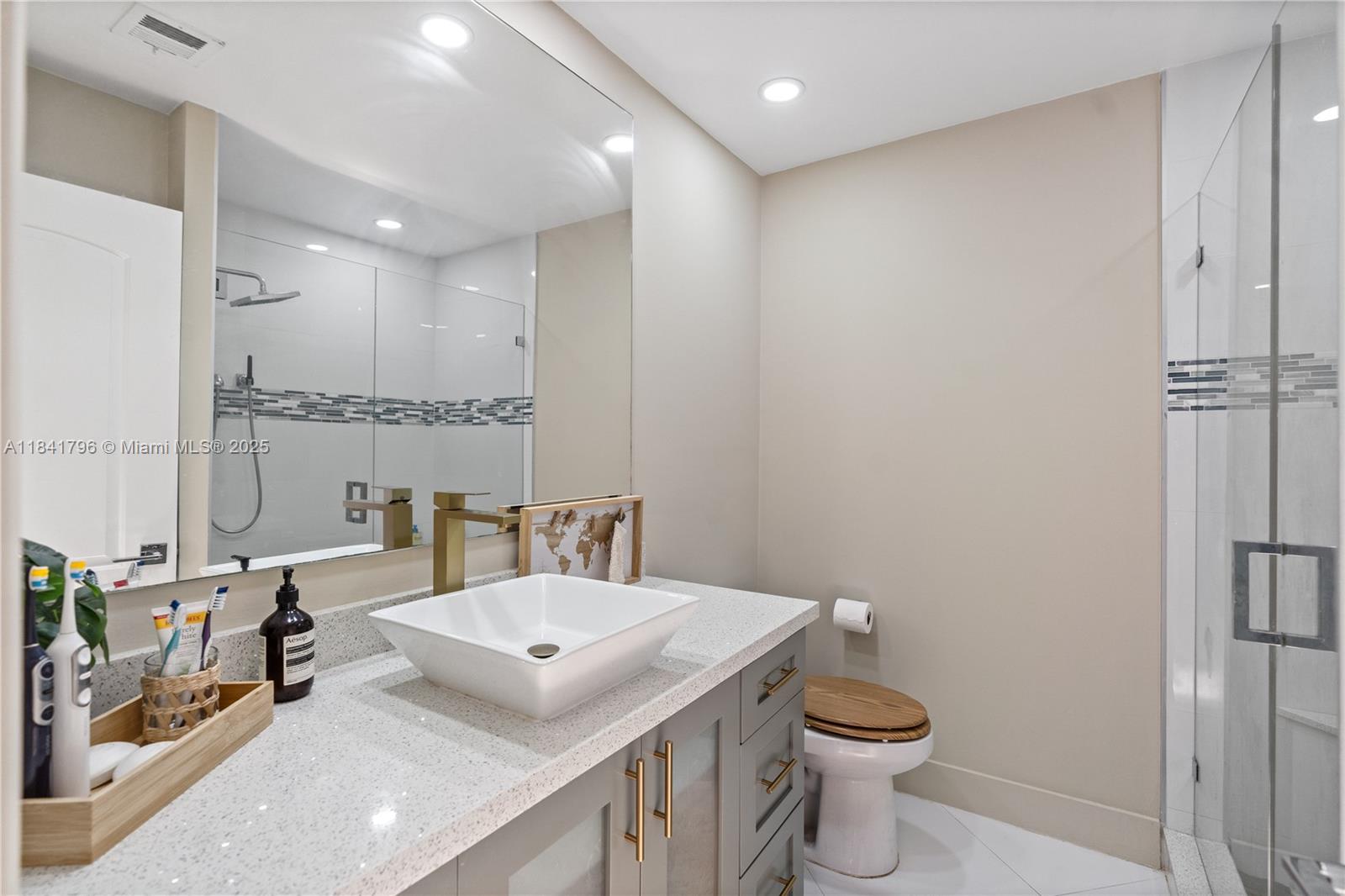 1040 NE 204th Ter, Miami, Florida image 21