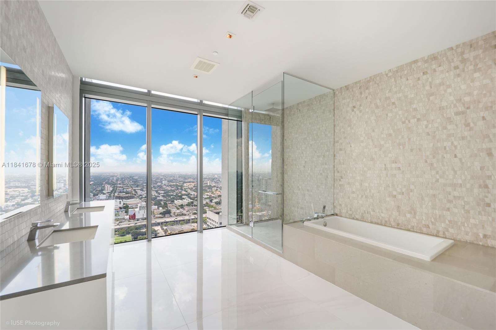 88 SW 7 Street #4101, Miami, Florida image 19
