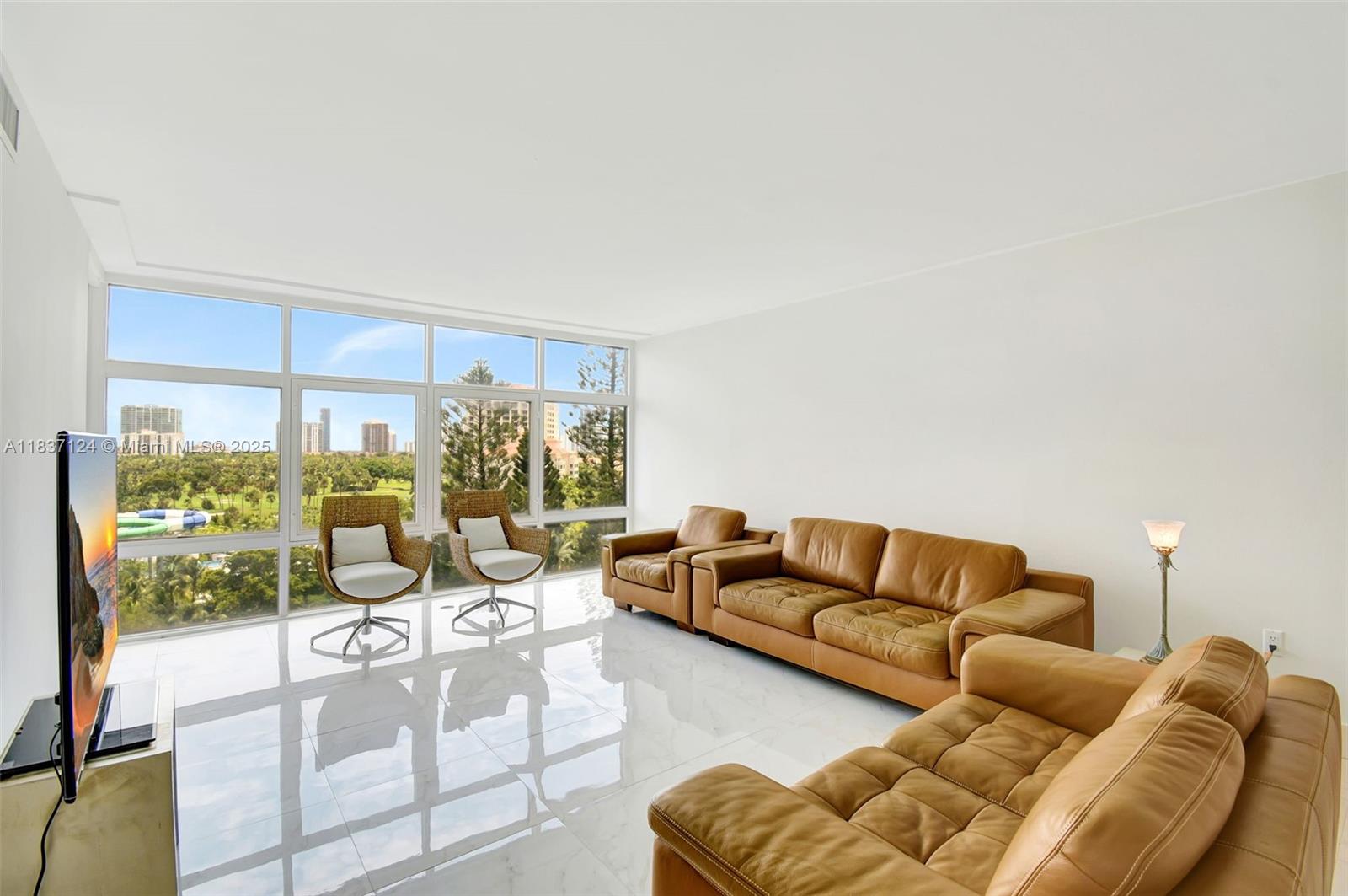 20100 W Country Club Dr #1005, Aventura, Florida image 1
