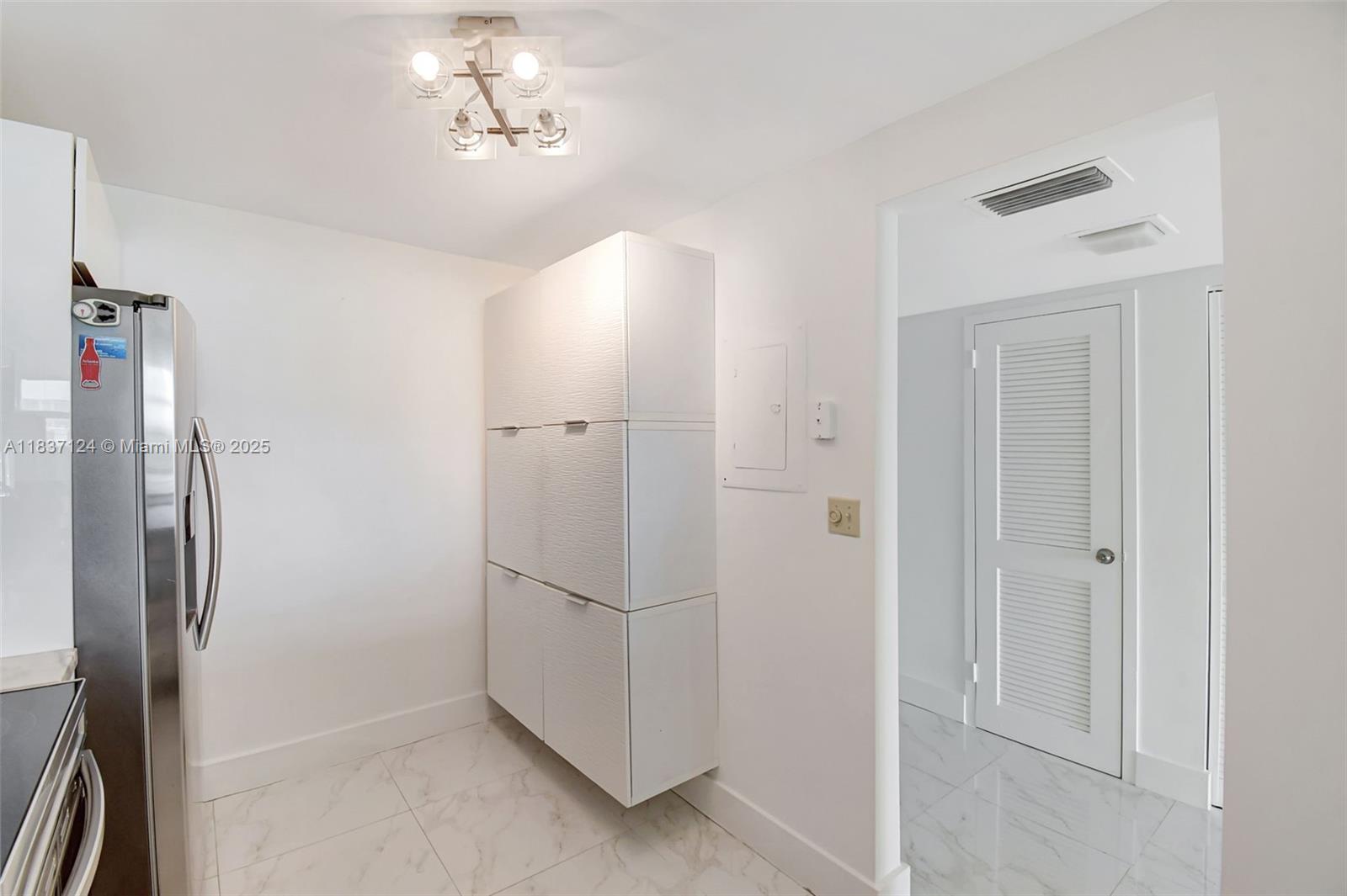 20100 W Country Club Dr #1005, Aventura, Florida image 13