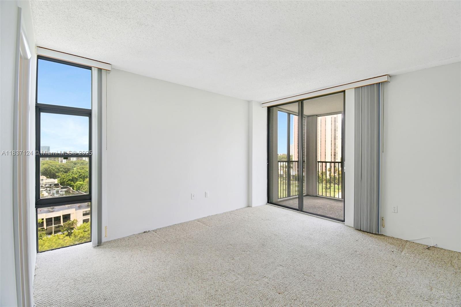 20100 W Country Club Dr #1005, Aventura, Florida image 14