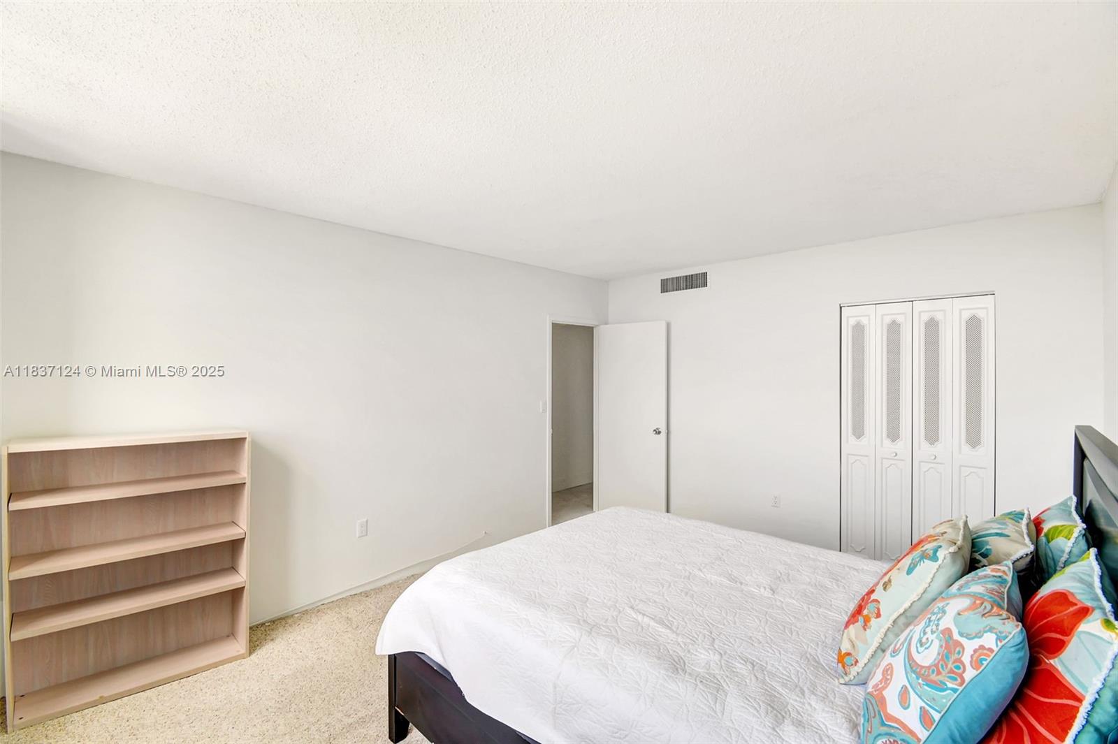 20100 W Country Club Dr #1005, Aventura, Florida image 21