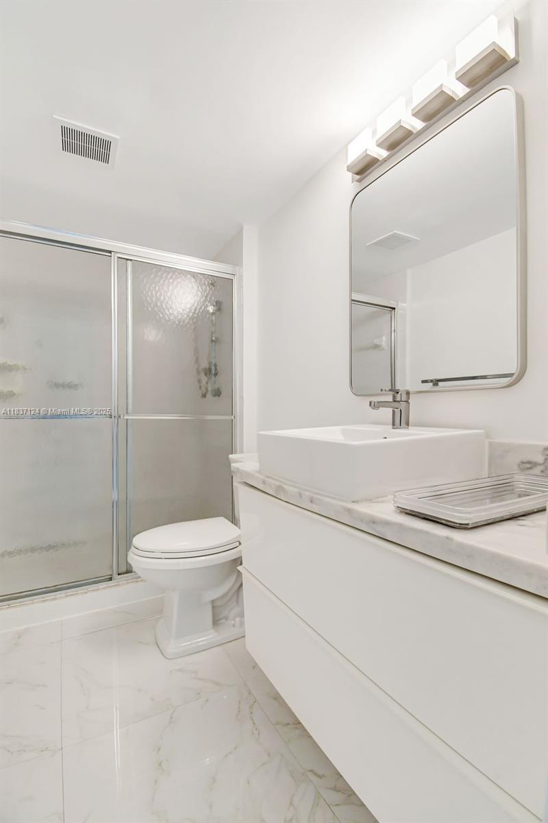 20100 W Country Club Dr #1005, Aventura, Florida image 23