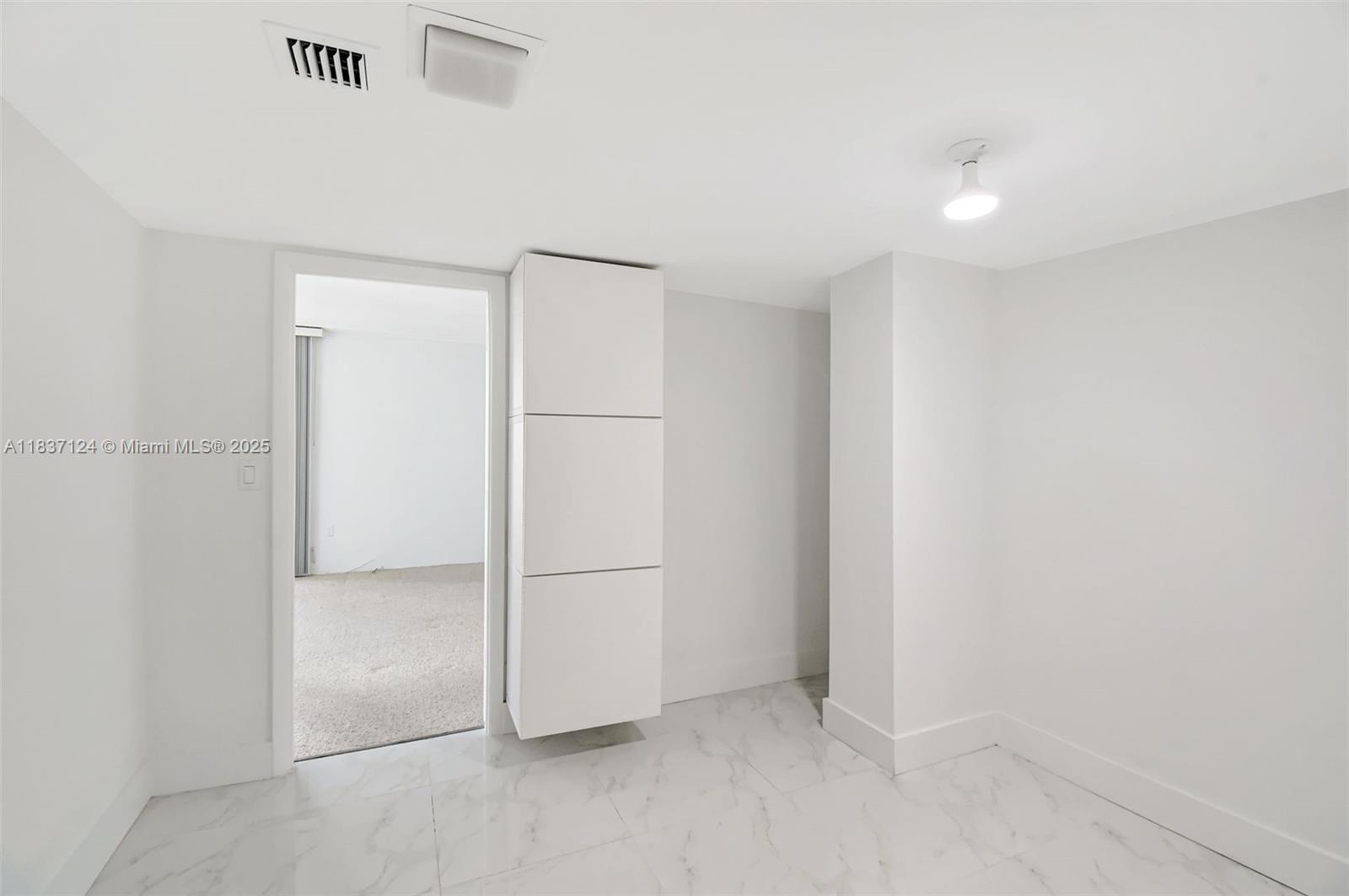 20100 W Country Club Dr #1005, Aventura, Florida image 24