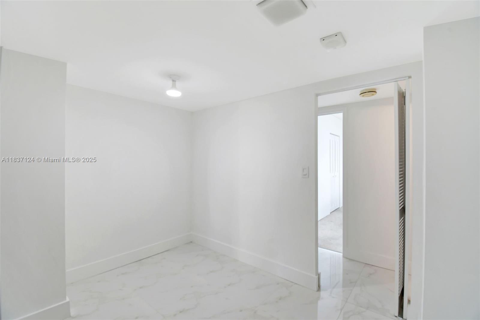 20100 W Country Club Dr #1005, Aventura, Florida image 25