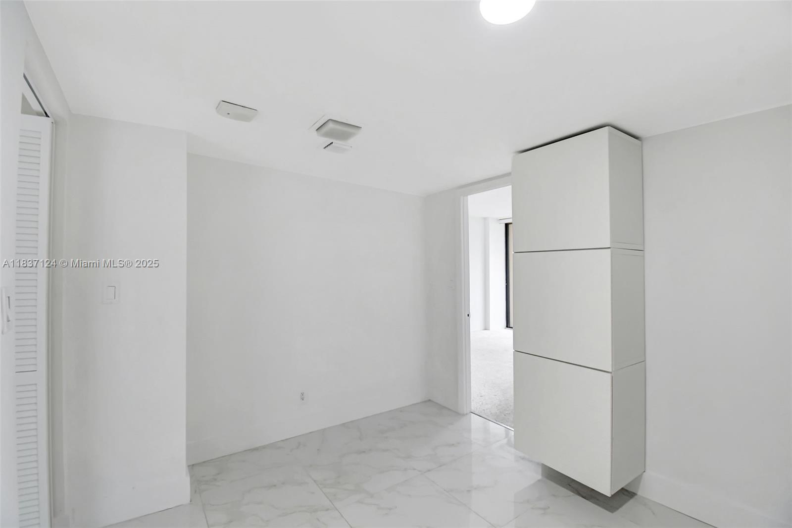 20100 W Country Club Dr #1005, Aventura, Florida image 26
