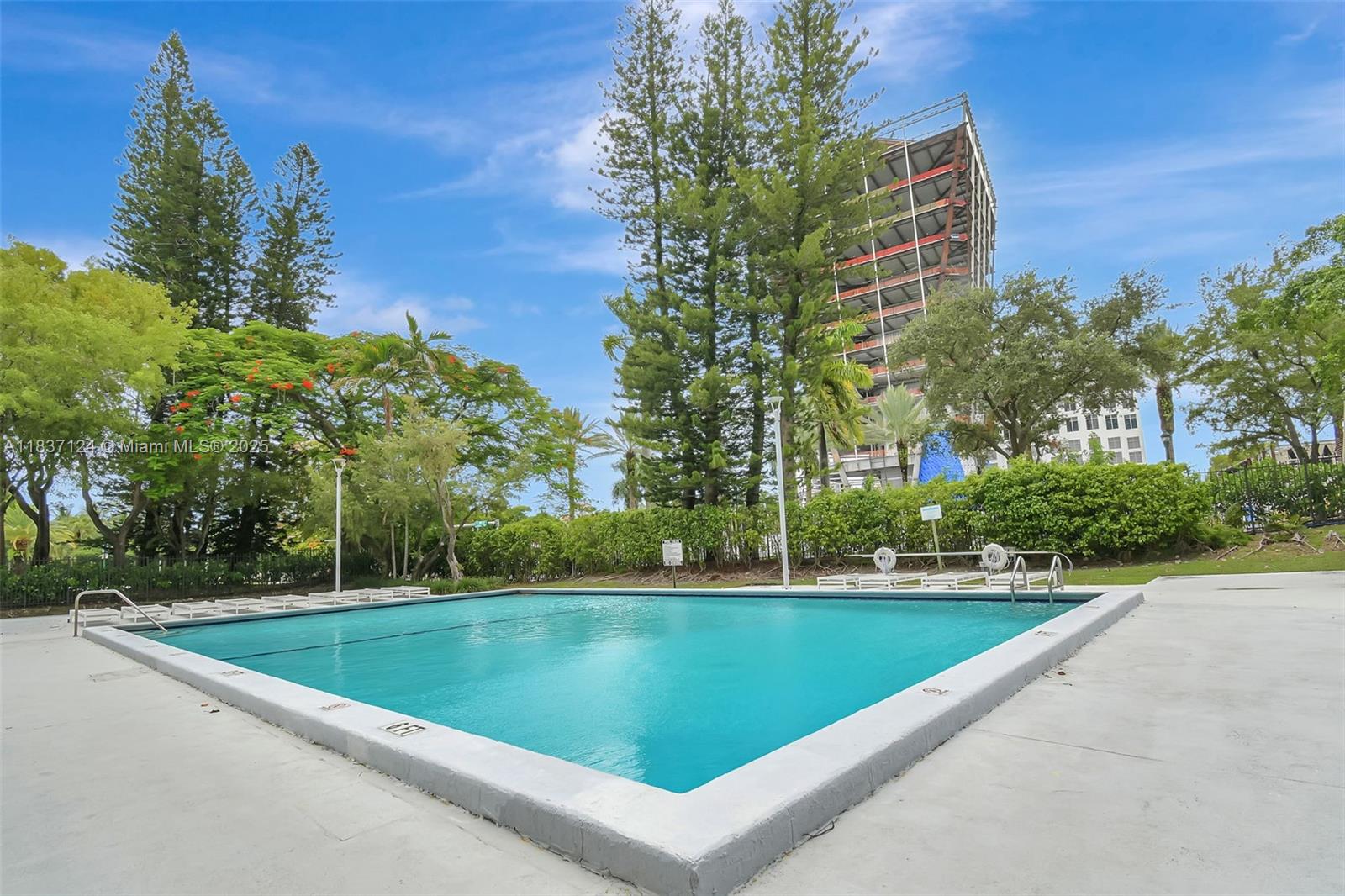 20100 W Country Club Dr #1005, Aventura, Florida image 31