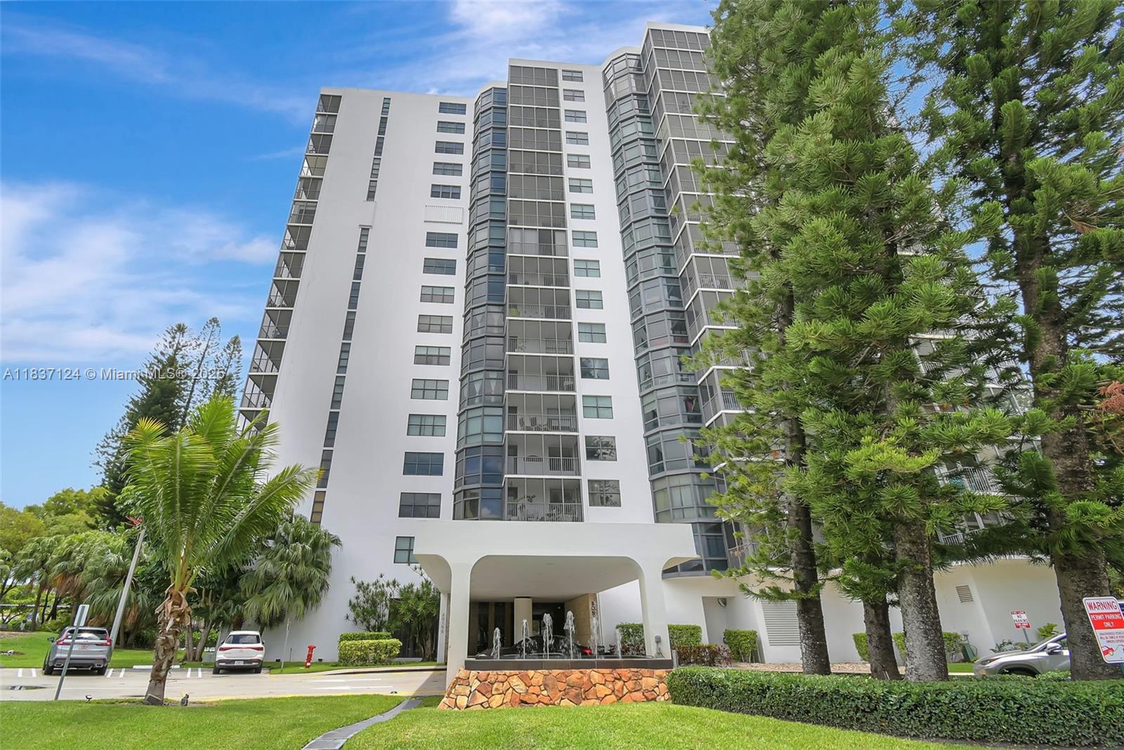 20100 W Country Club Dr #1005, Aventura, Florida image 35