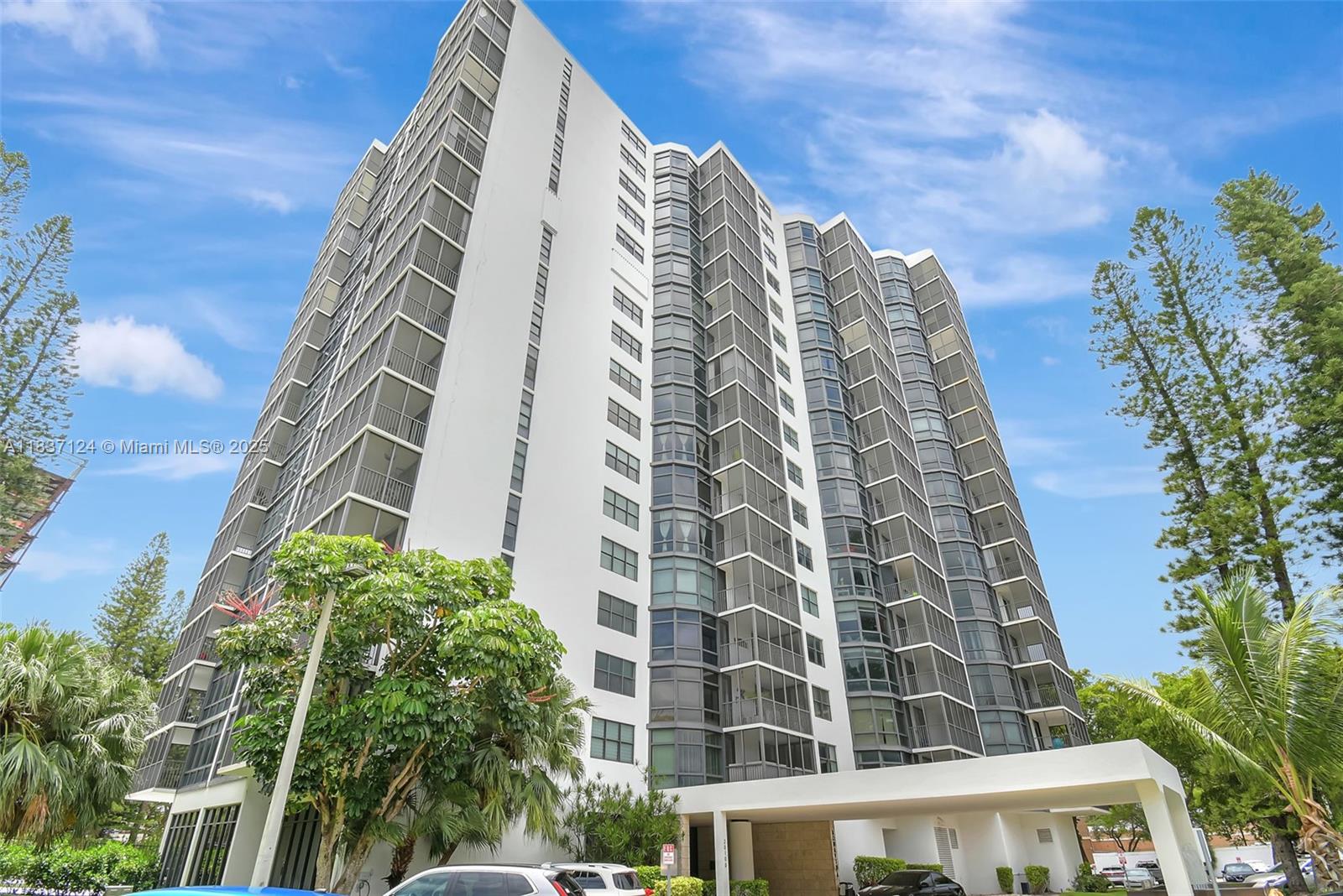 20100 W Country Club Dr #1005, Aventura, Florida image 36