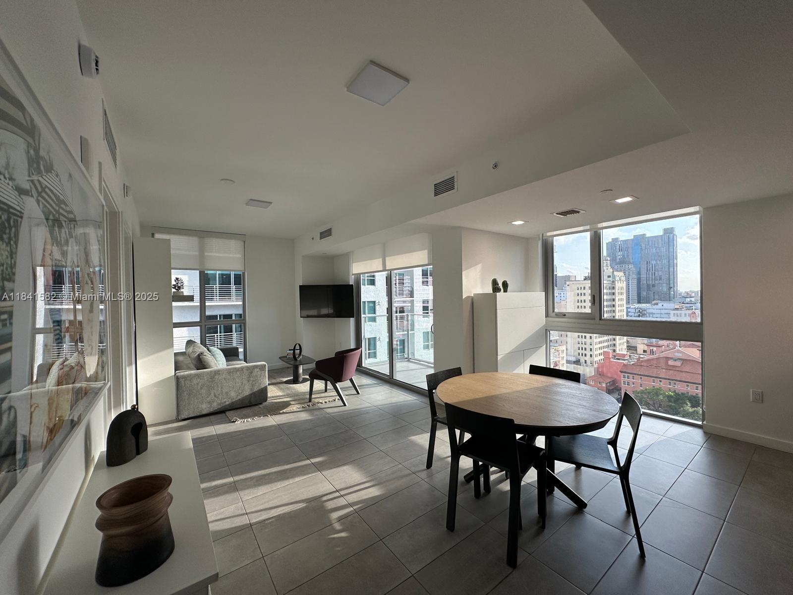 227 NE 2nd St #1602, Miami, Florida image 3