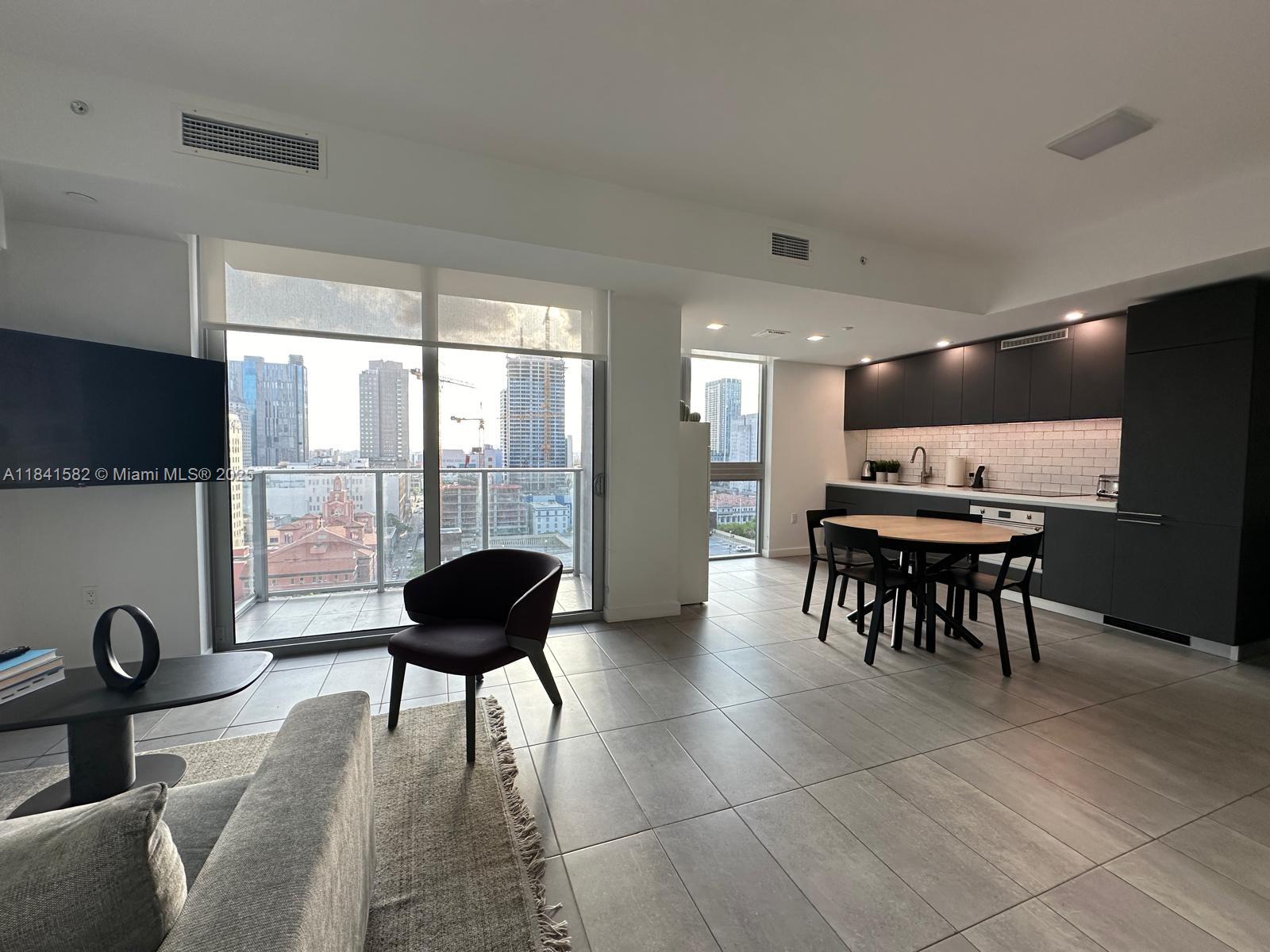 227 NE 2nd St #1602, Miami, Florida image 5