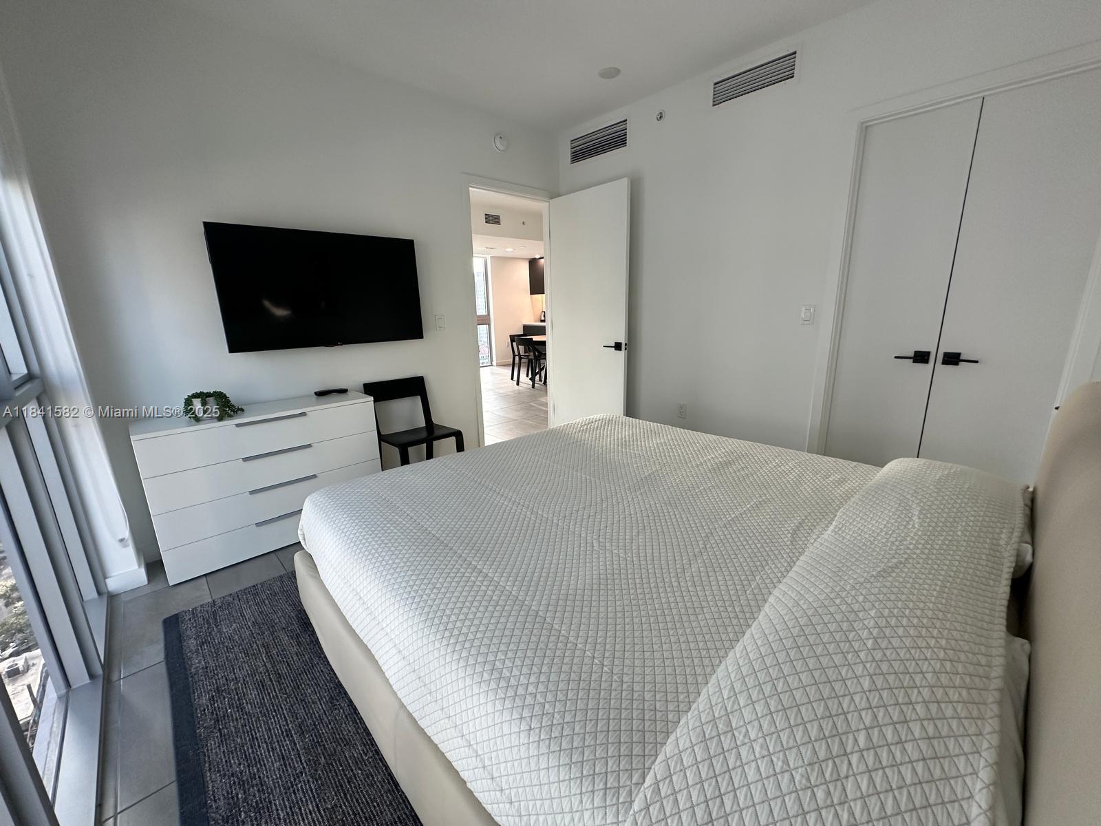227 NE 2nd St #1602, Miami, Florida image 6