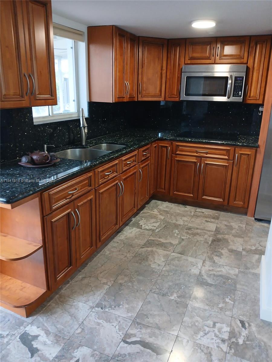 7467 NW 169th Ln, Hialeah, Florida image 14