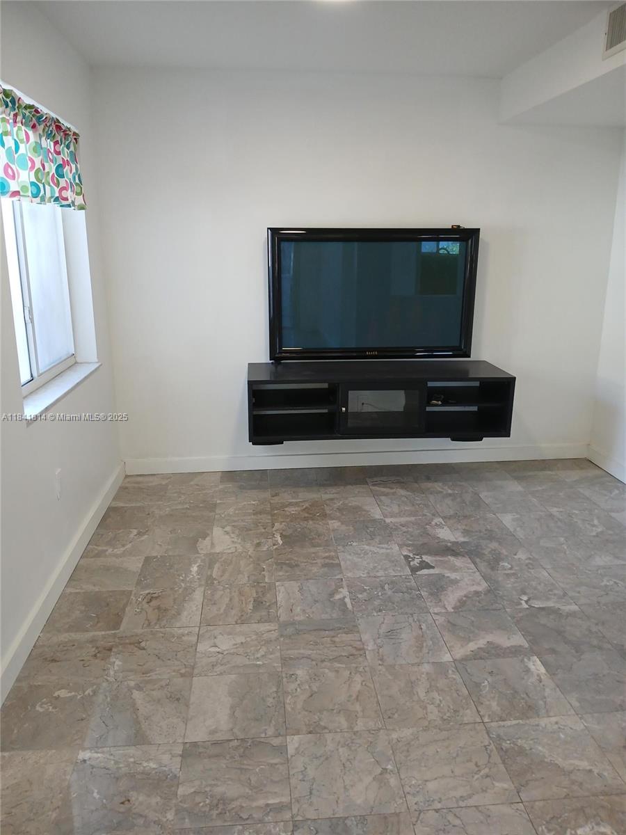 7467 NW 169th Ln, Hialeah, Florida image 3