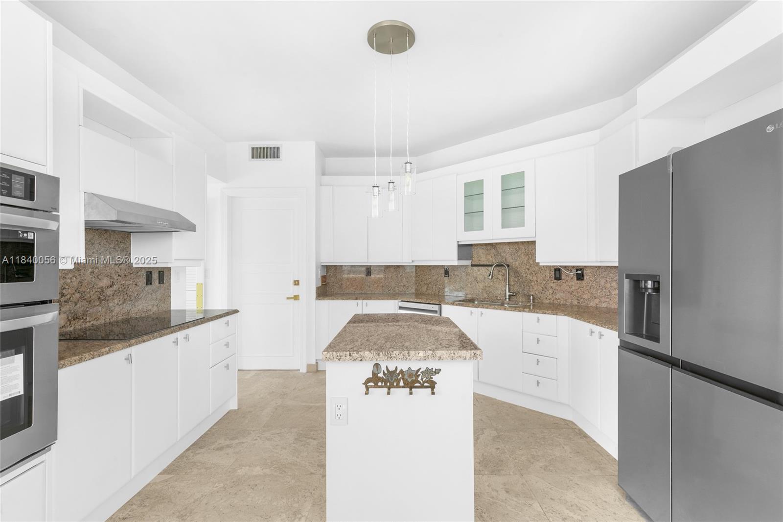 300 S Pointe Drive #801, Miami Beach, Florida image 12