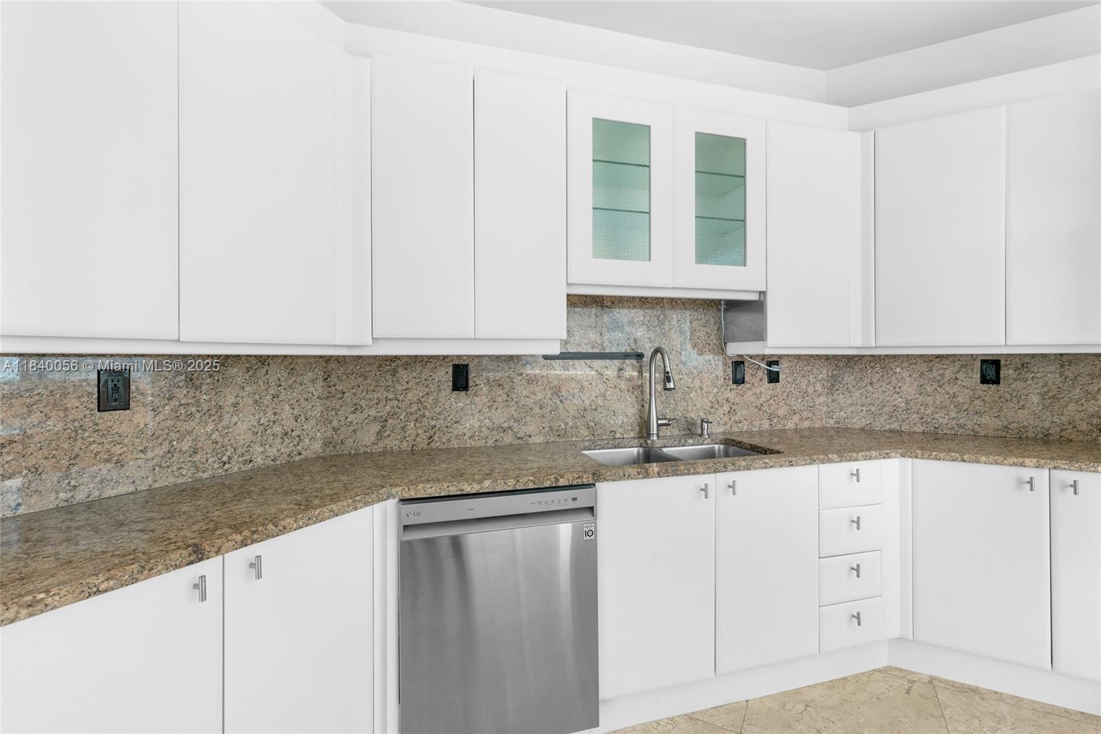 300 S Pointe Drive #801, Miami Beach, Florida image 14