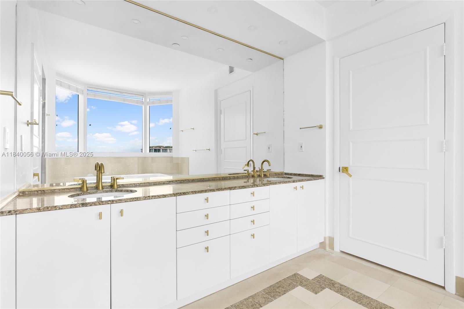 300 S Pointe Drive #801, Miami Beach, Florida image 21