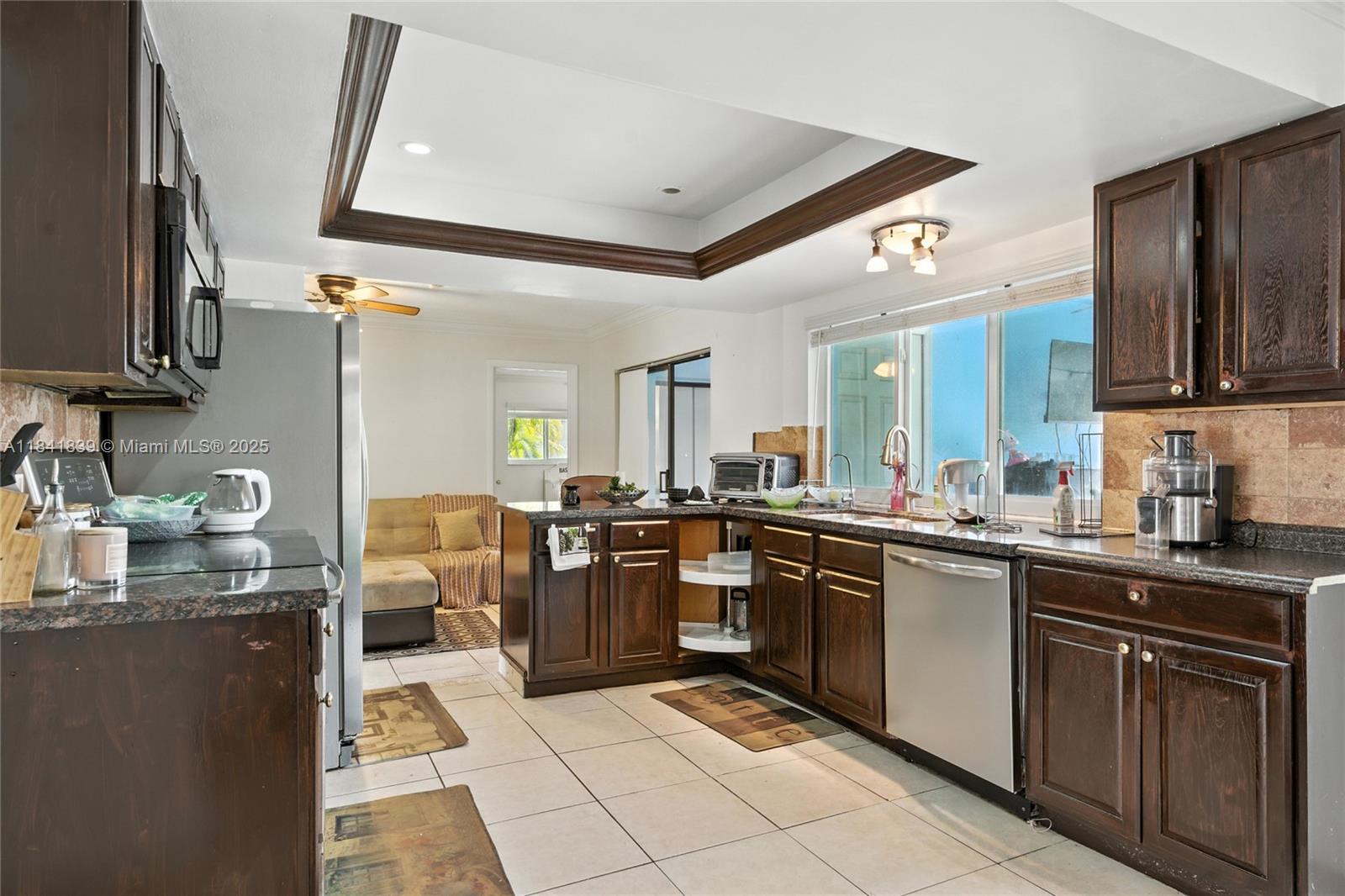 6990 NW 23rd St, Margate, Florida image 11