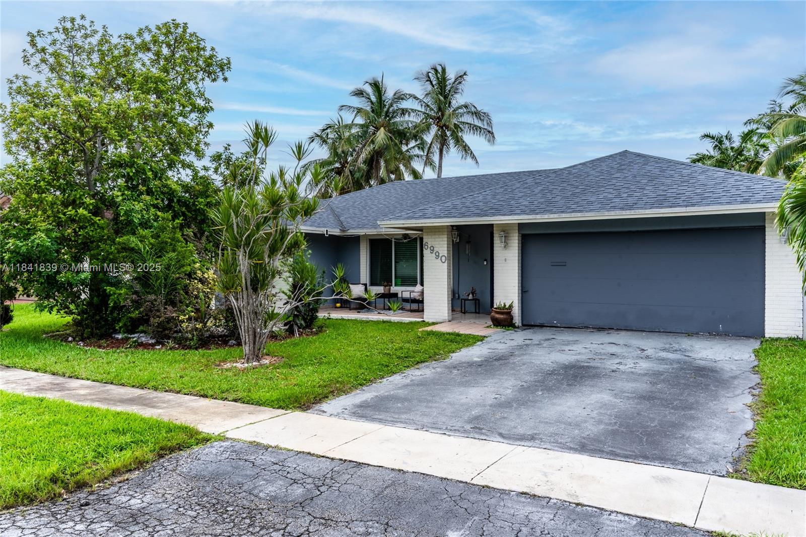 6990 NW 23rd St, Margate, Florida image 2