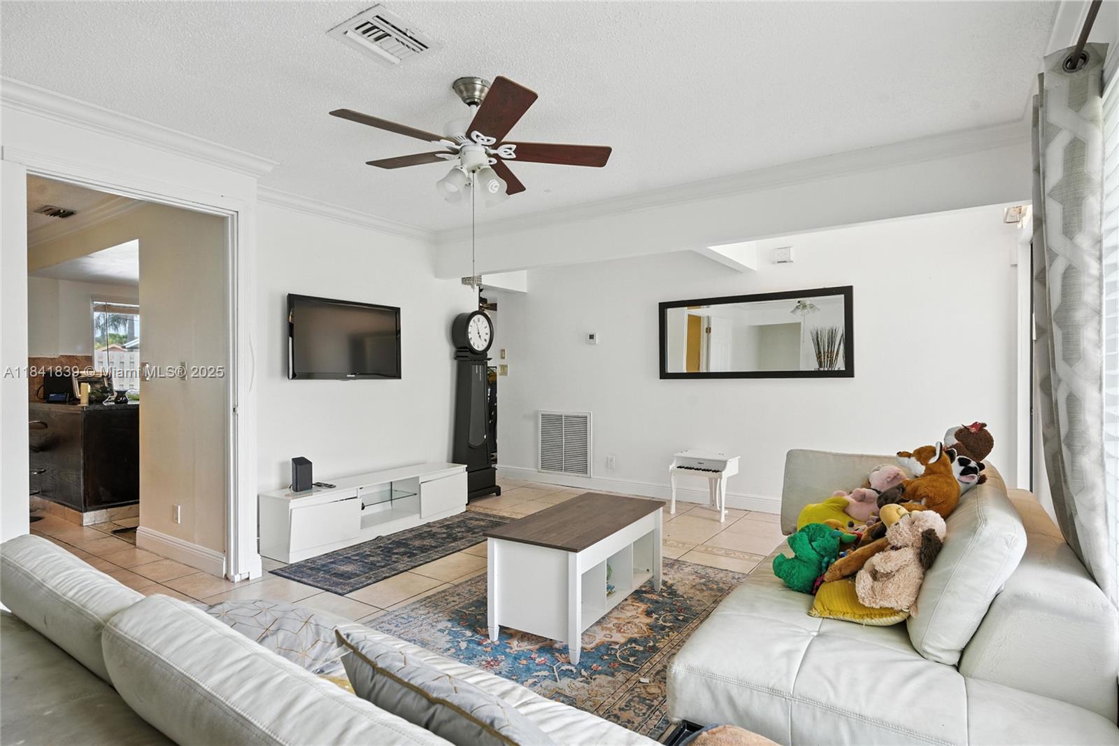 6990 NW 23rd St, Margate, Florida image 6
