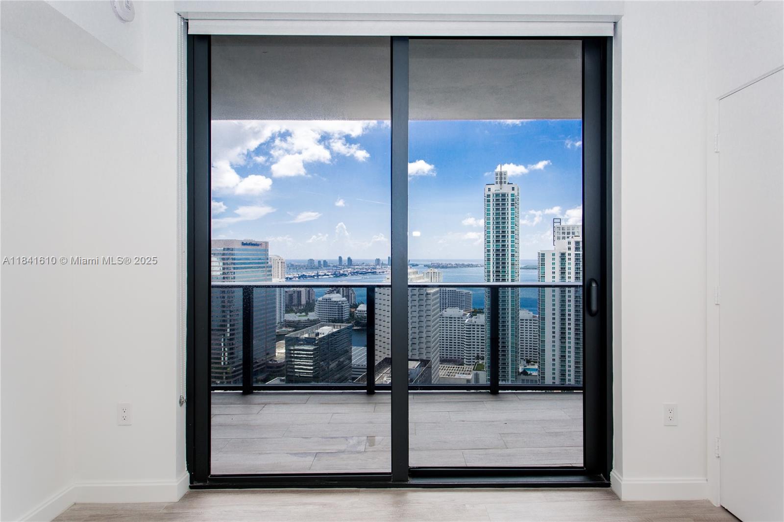 45 SW 9th St #3803, Miami, Florida image 10