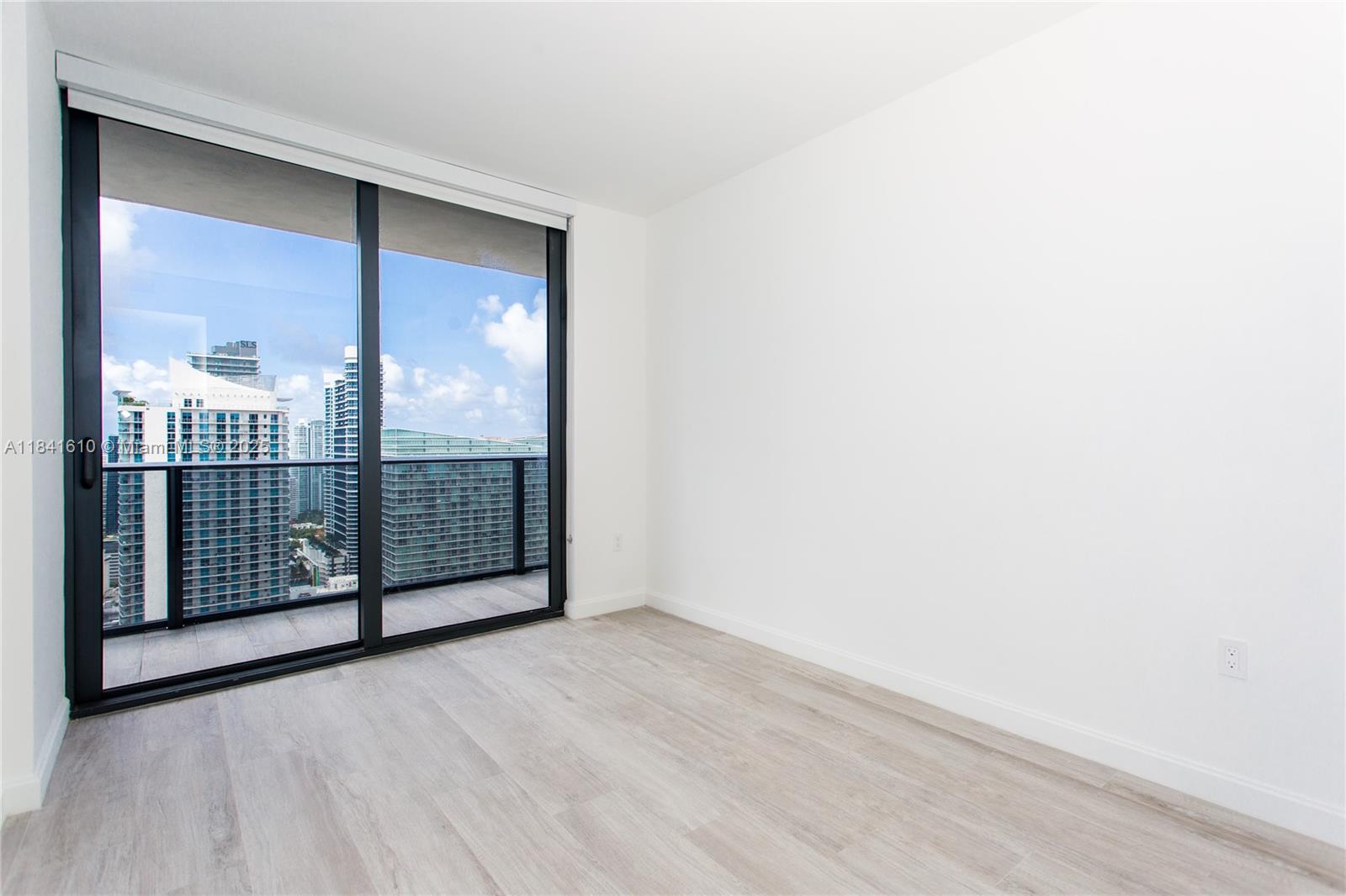 45 SW 9th St #3803, Miami, Florida image 11