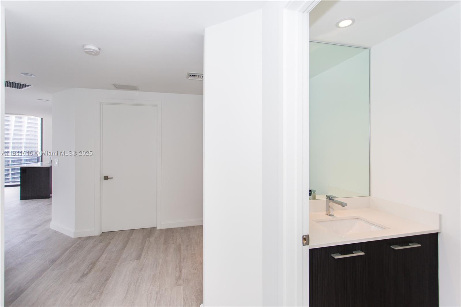45 SW 9th St #3803, Miami, Florida image 14