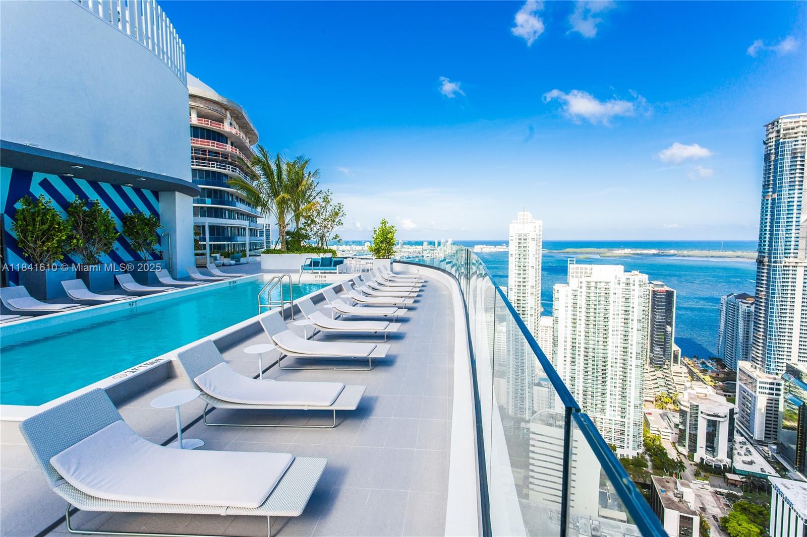 45 SW 9th St #3803, Miami, Florida image 17