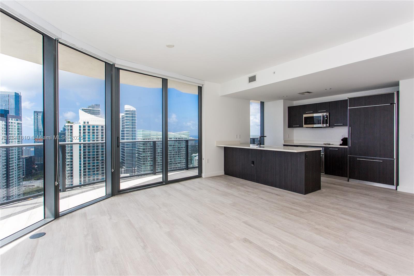 45 SW 9th St #3803, Miami, Florida image 2