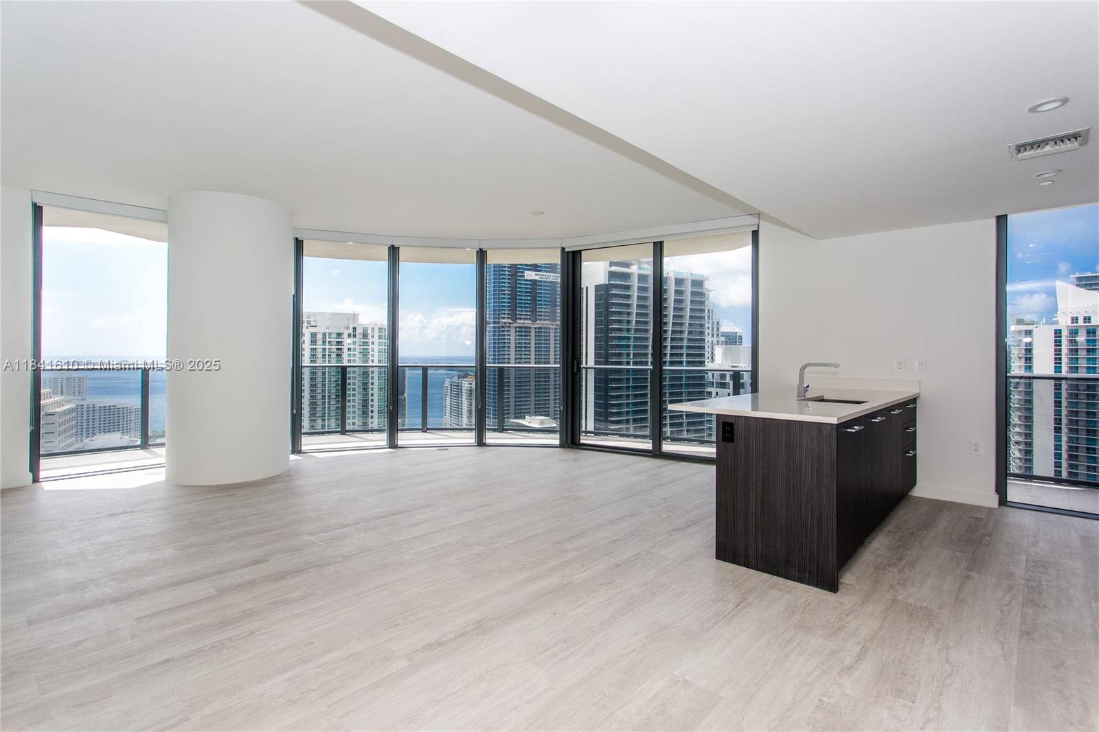 45 SW 9th St #3803, Miami, Florida image 4